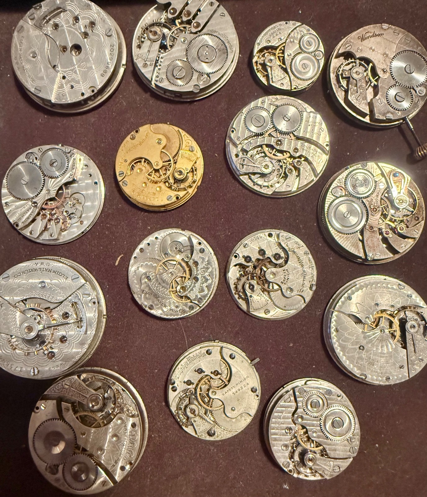 ANTIQUE LOT 15 DIFFERENT NAMES & SIZES POCKET WATCH MOVEMENT SELLING AS IS PARTS