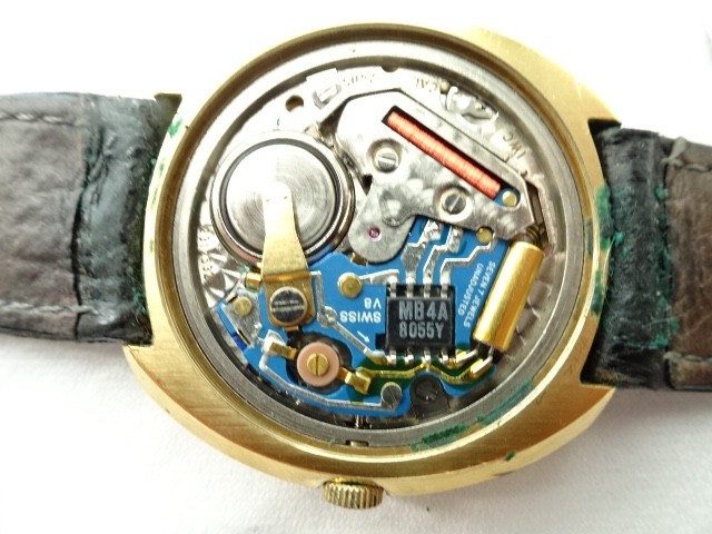 IWC Jumbo Ref. 3072 features a 38 mm cushion case Quartz Crown buckle Original