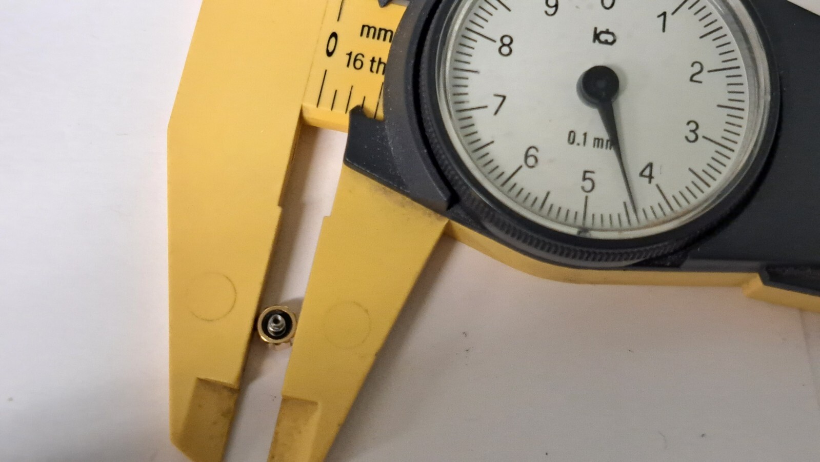 Genuine Tag Heuer crown yellow CAV-5668Y, 4.4mm diameter head, open/NEW NO NEED