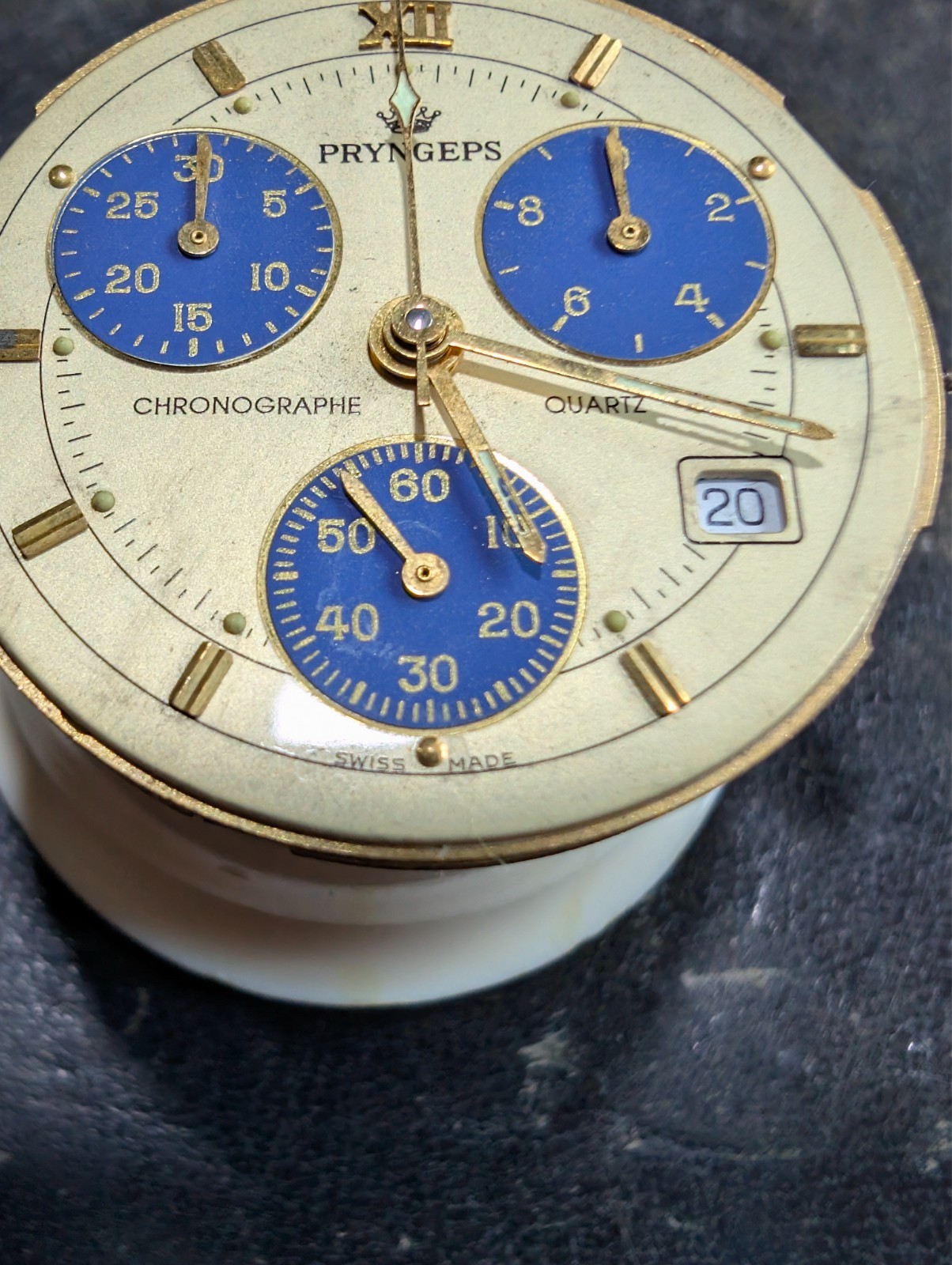 ETA – 251.272 – 22 jewels – SWISS MADE – QUARTZ