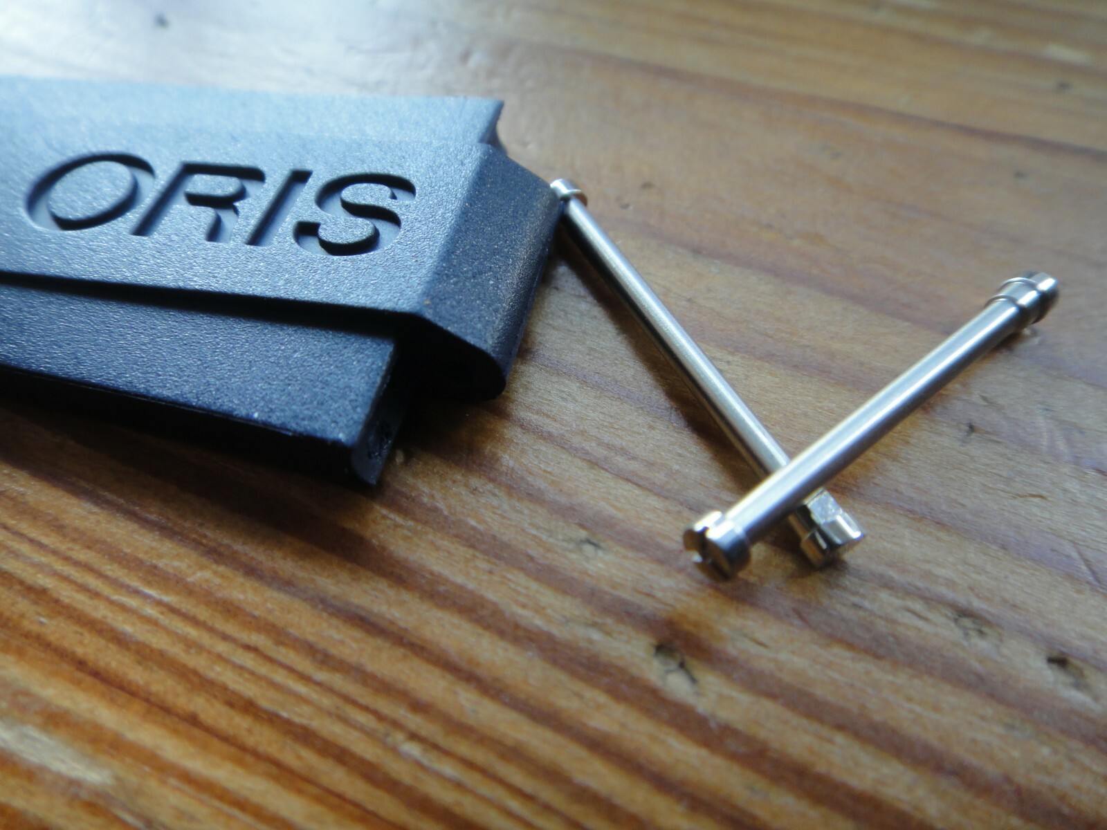 A Pair 21mm ORIS tri-wing screw bar pin ORIS AQUIS DATE 7732 Ø39.5mm 42164