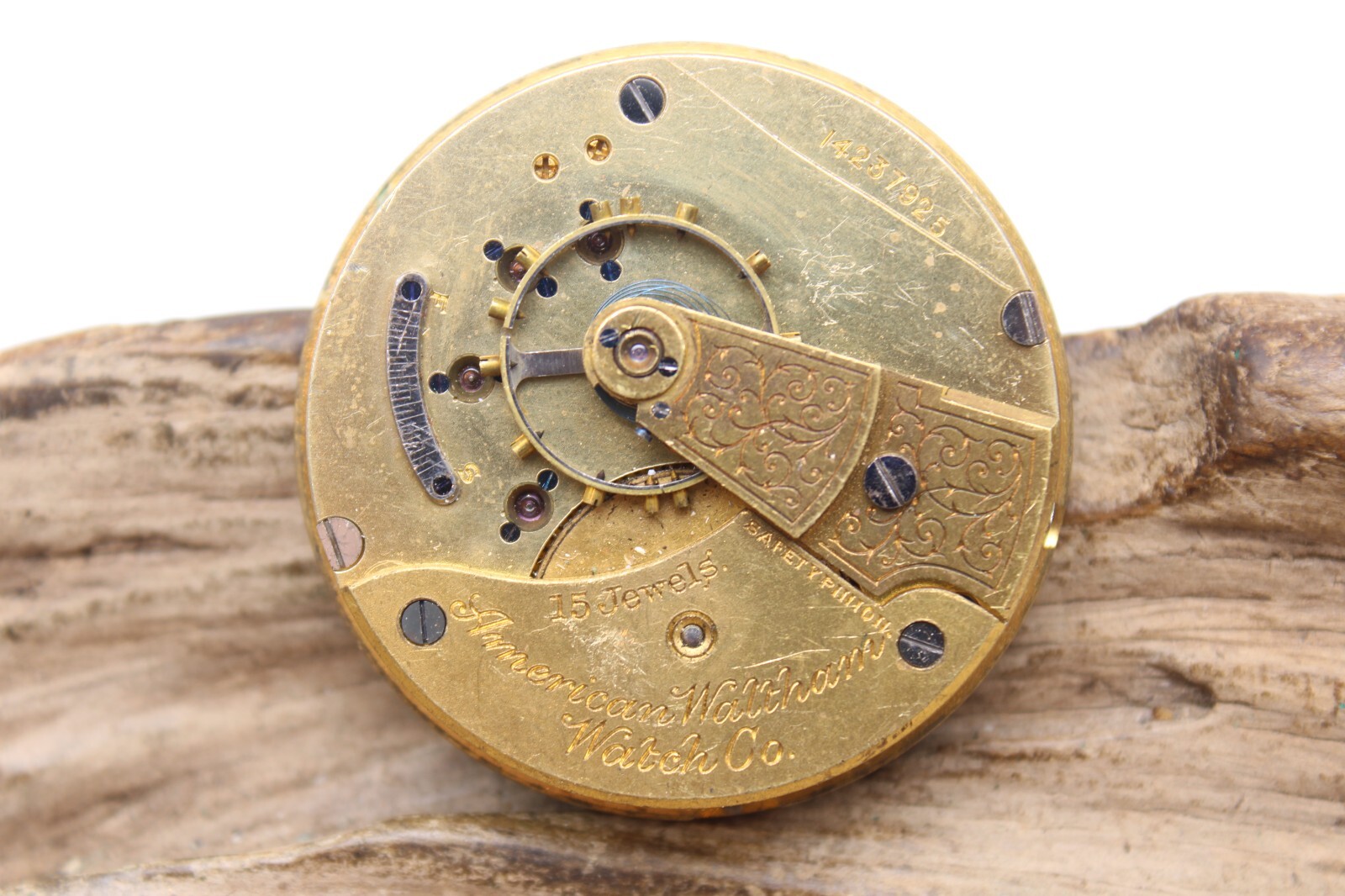 1904 WALTHAM POCKET WATCH MOVEMENT 14237925 GRADE: 81 18s 15j (FI)