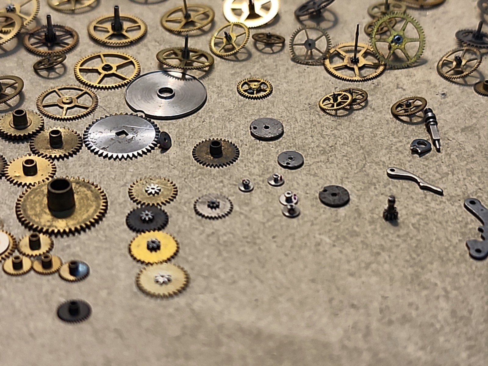 Lot Of Mixed Pocket Watch/Wristwatch Loose Parts-Train Wheels, Hr Wheels, 120+