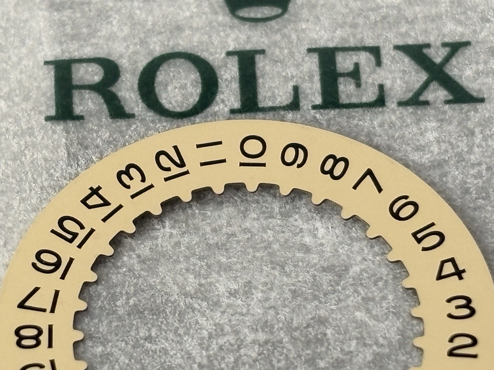 Genuine Rolex 3135-16100 Date Indicator Champagne Excellent Condition