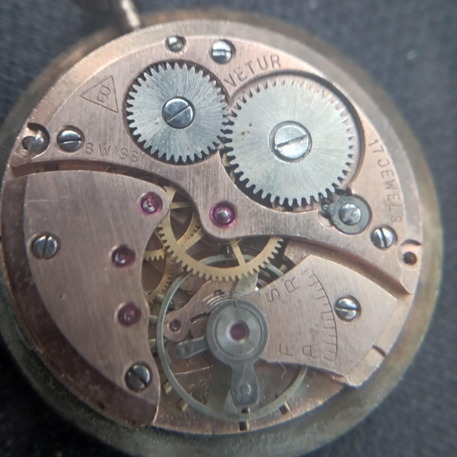 Super Rare Vetur Original Vintage Swiss 17 jewels Movement for parts or repair