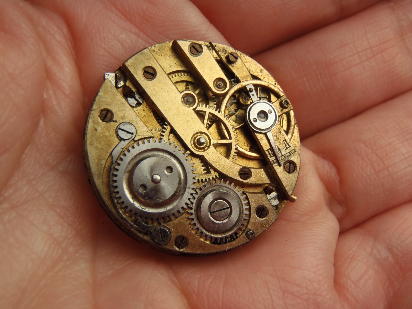 Vintage Manual Wind Pocket Watch Movement 28mm Across for Parts