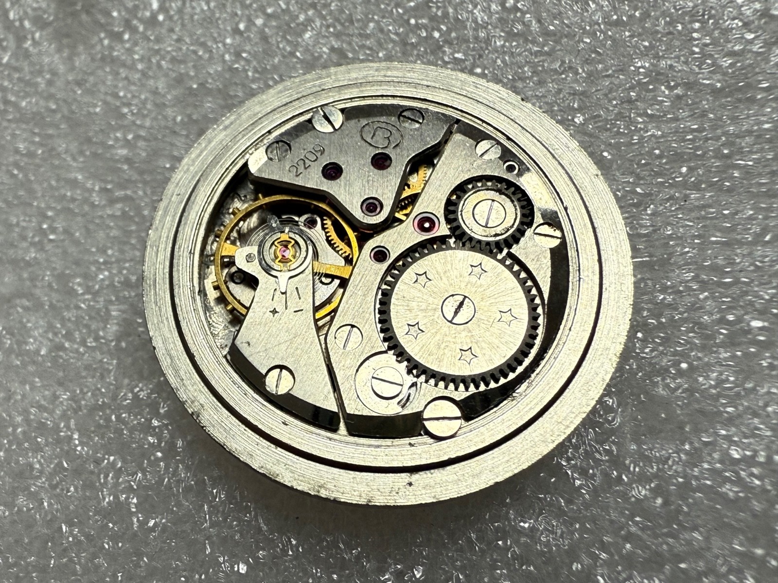 VINTAGE Vostok Wostok Cal. 2209 USSR SOVIET watch Movement. FOR PARTS
