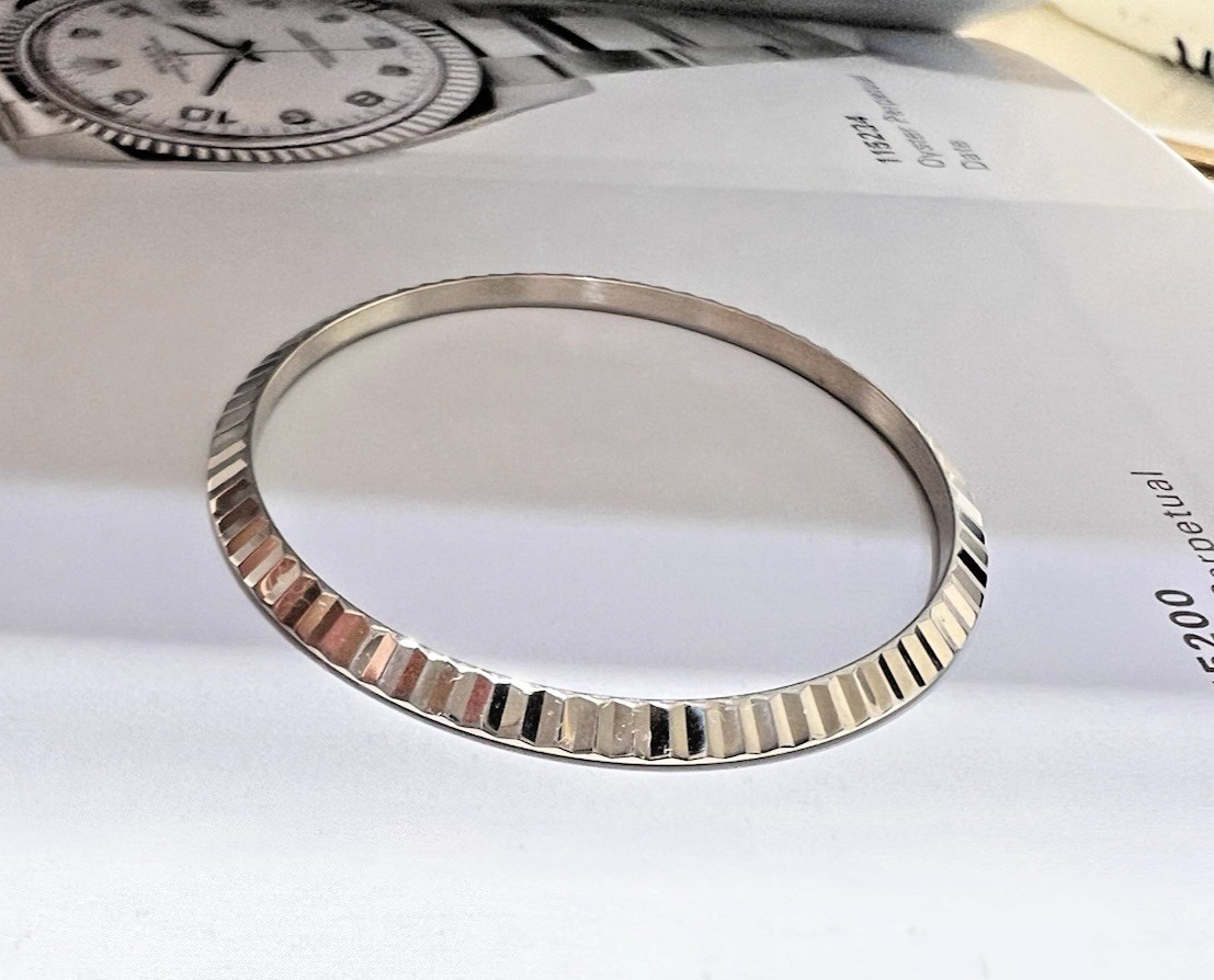 ROLEX Vintage Mint Factory 34 mm 18k White Gold Fluted Bezel Date 1500-15000