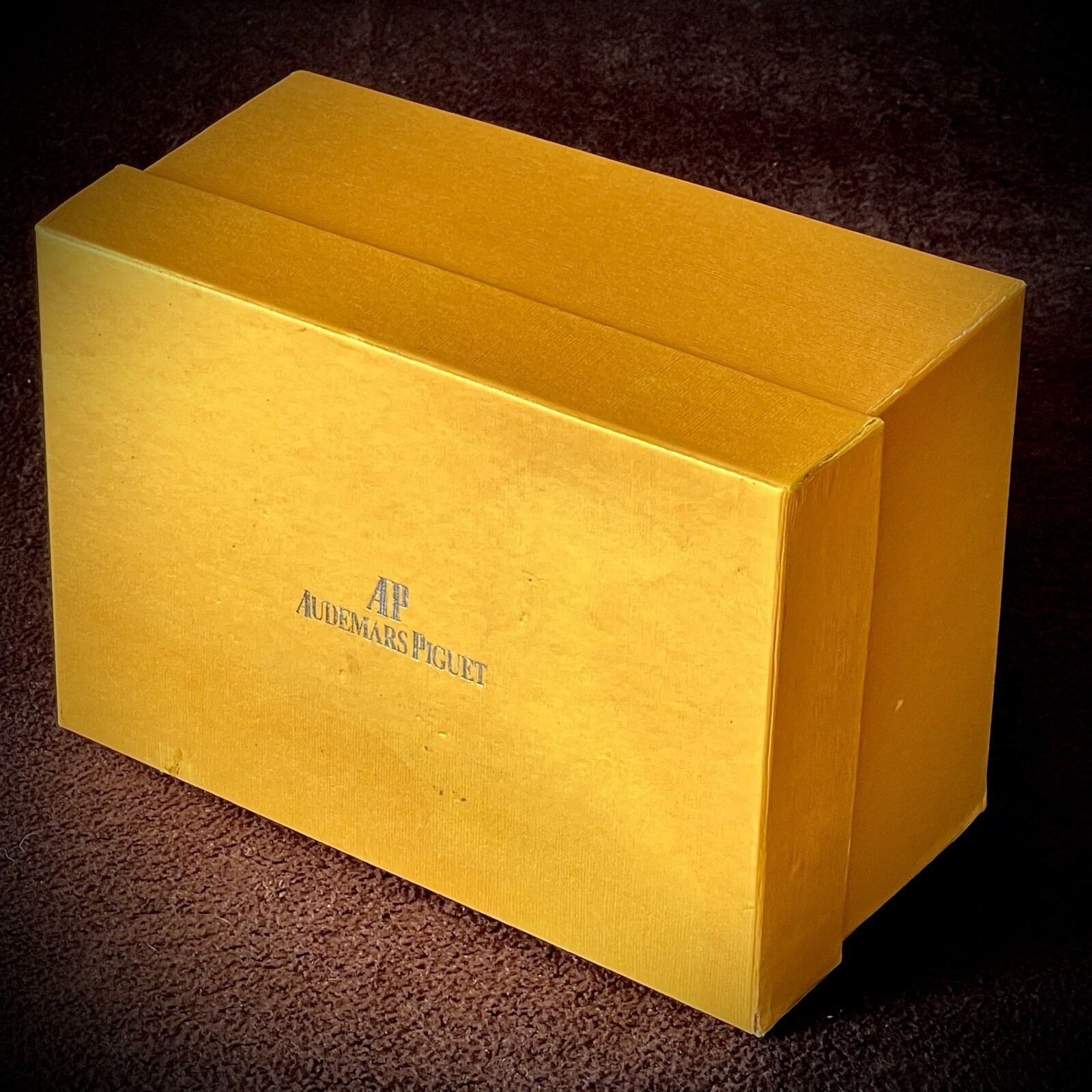 Original Swiss “Audemars Piguet” Walnut Watch Case & Outer Box (8”x6”x 6”, 935g)