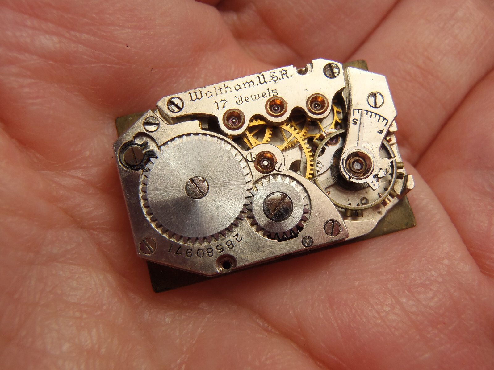 WALTHAM WATCH MOVEMENT WIND-UP 17 Jewel #28580971 BALANCE ROTATES