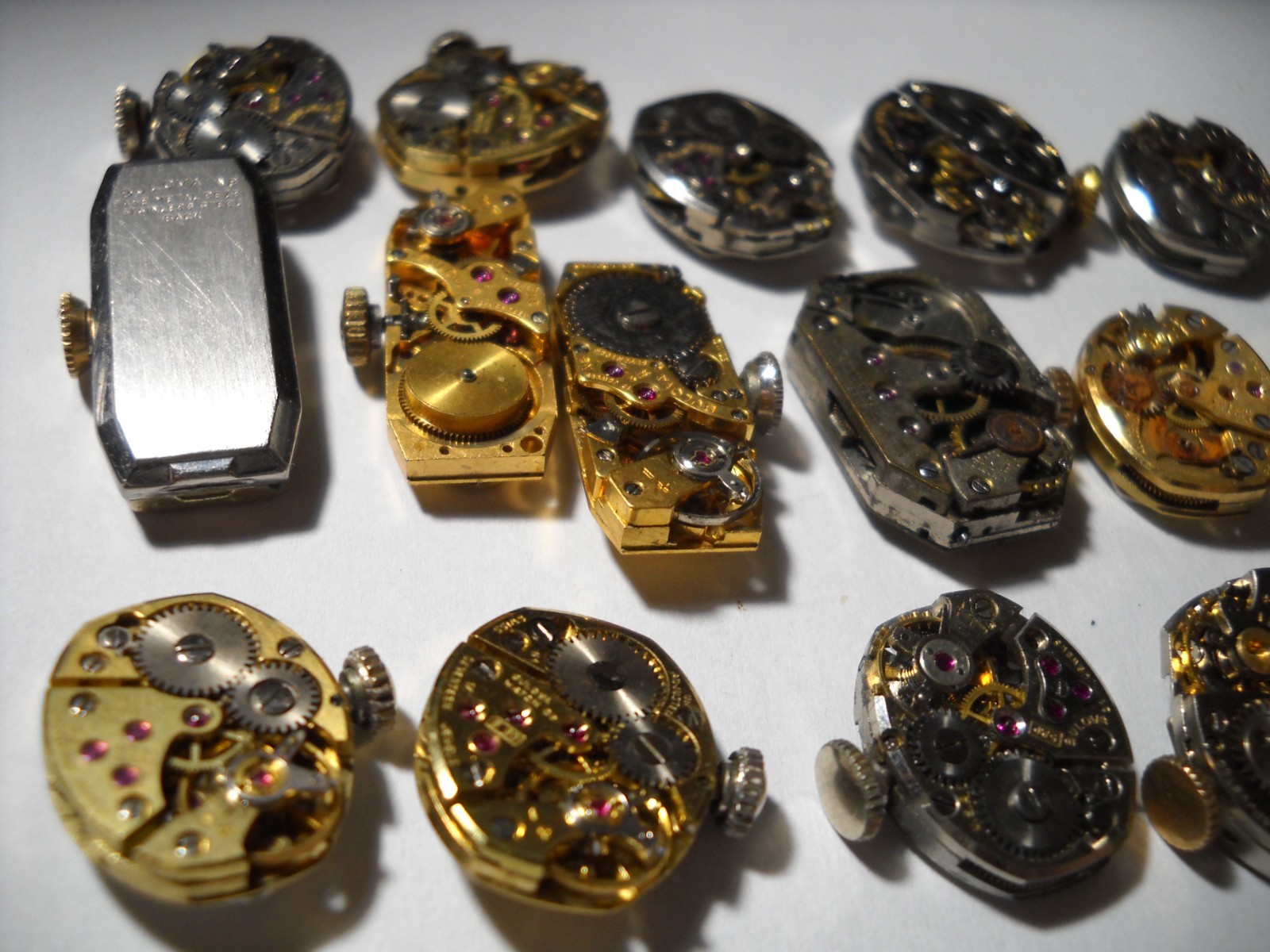 1154L Lot of 21 piece BULOVA movments 17-21-23 jewels some of it working