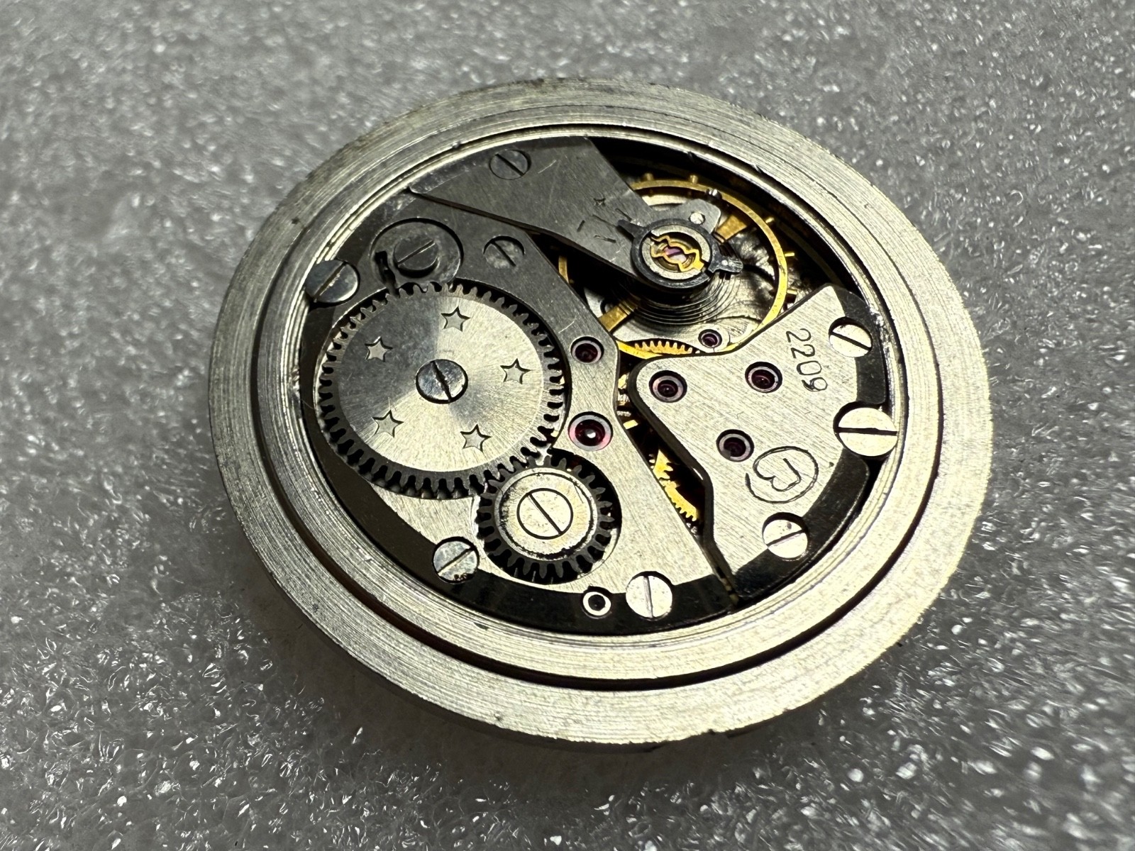 VINTAGE Vostok Wostok Cal. 2209 USSR SOVIET watch Movement. FOR PARTS