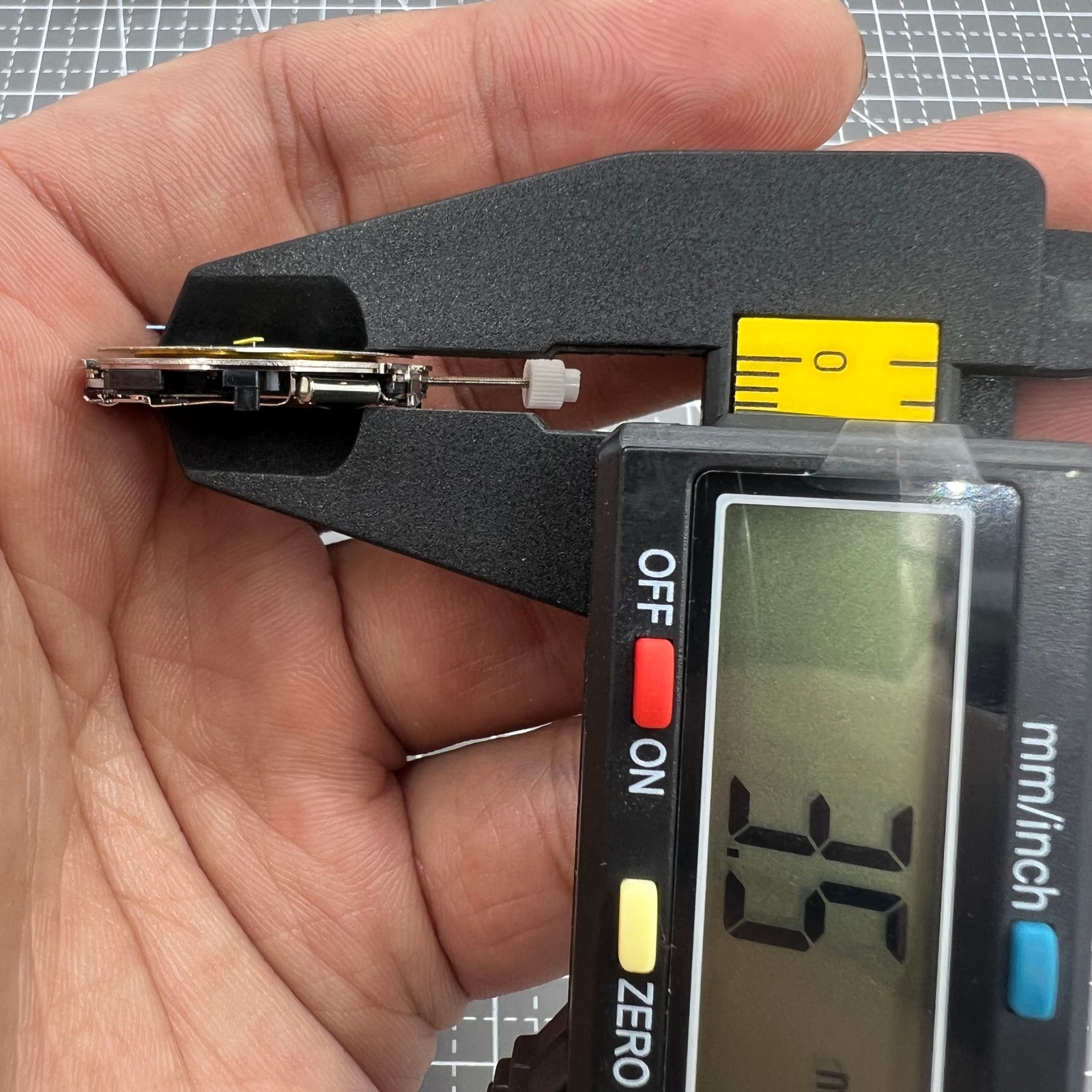 Genuine Swiss ISA 8162 Movement Date At 6 Quartz Movement ISA 8172 Replacement