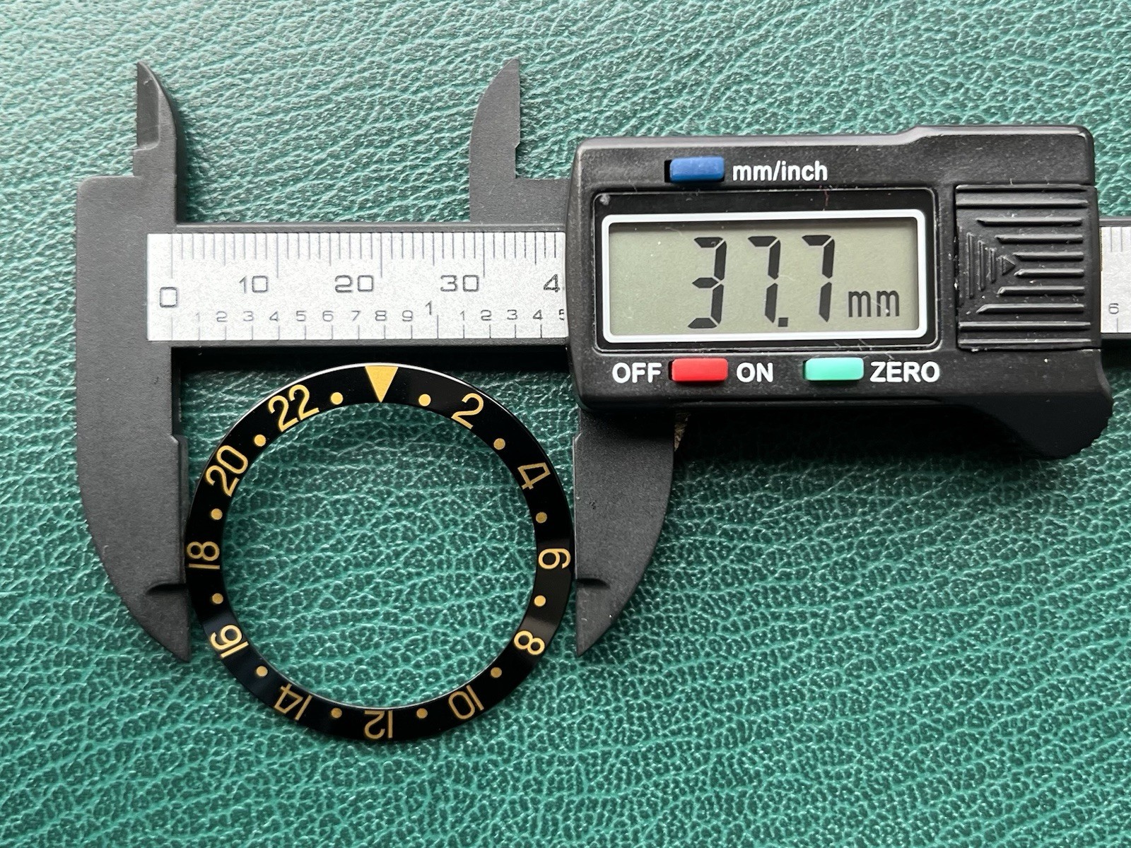 Vintage ROLEX GMT-Master 1675, 16753, 16758 Black & Gold Thin Font “Big 4” #1419
