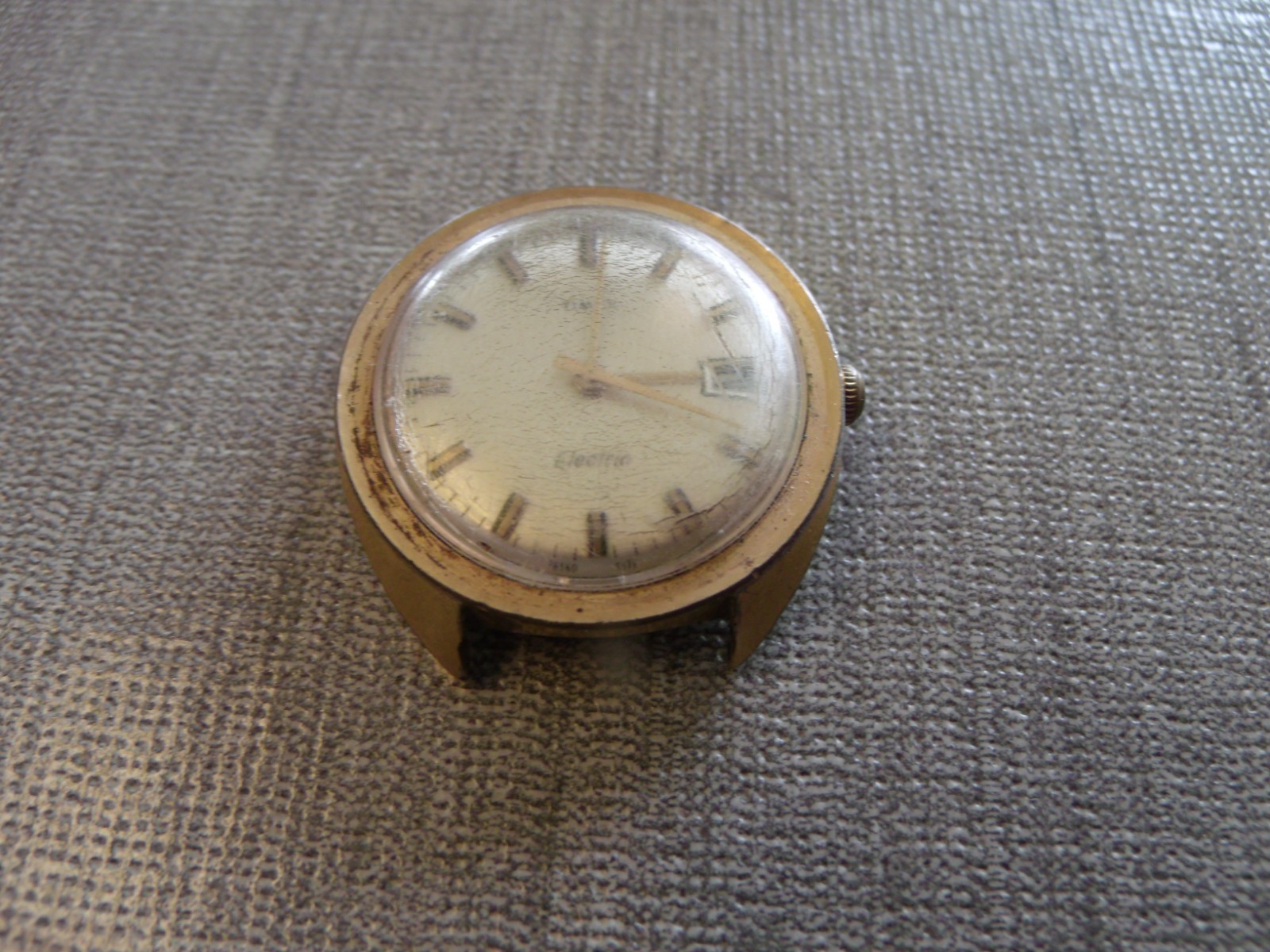 COLLECTIBLE MEN’S TIMEX ELECTRIC DATE WRISTWATCH FOR PARTS OR REPAIR