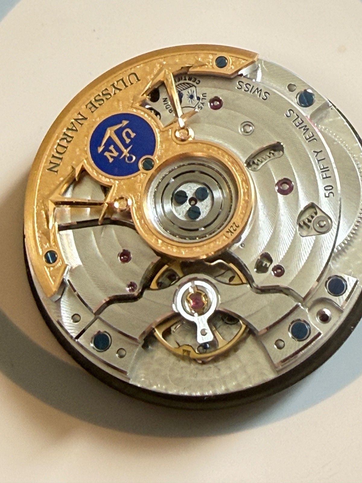 Ulysse Nardin caliber UN-118 Automatic 50 jewels 22k rotor working power reserve