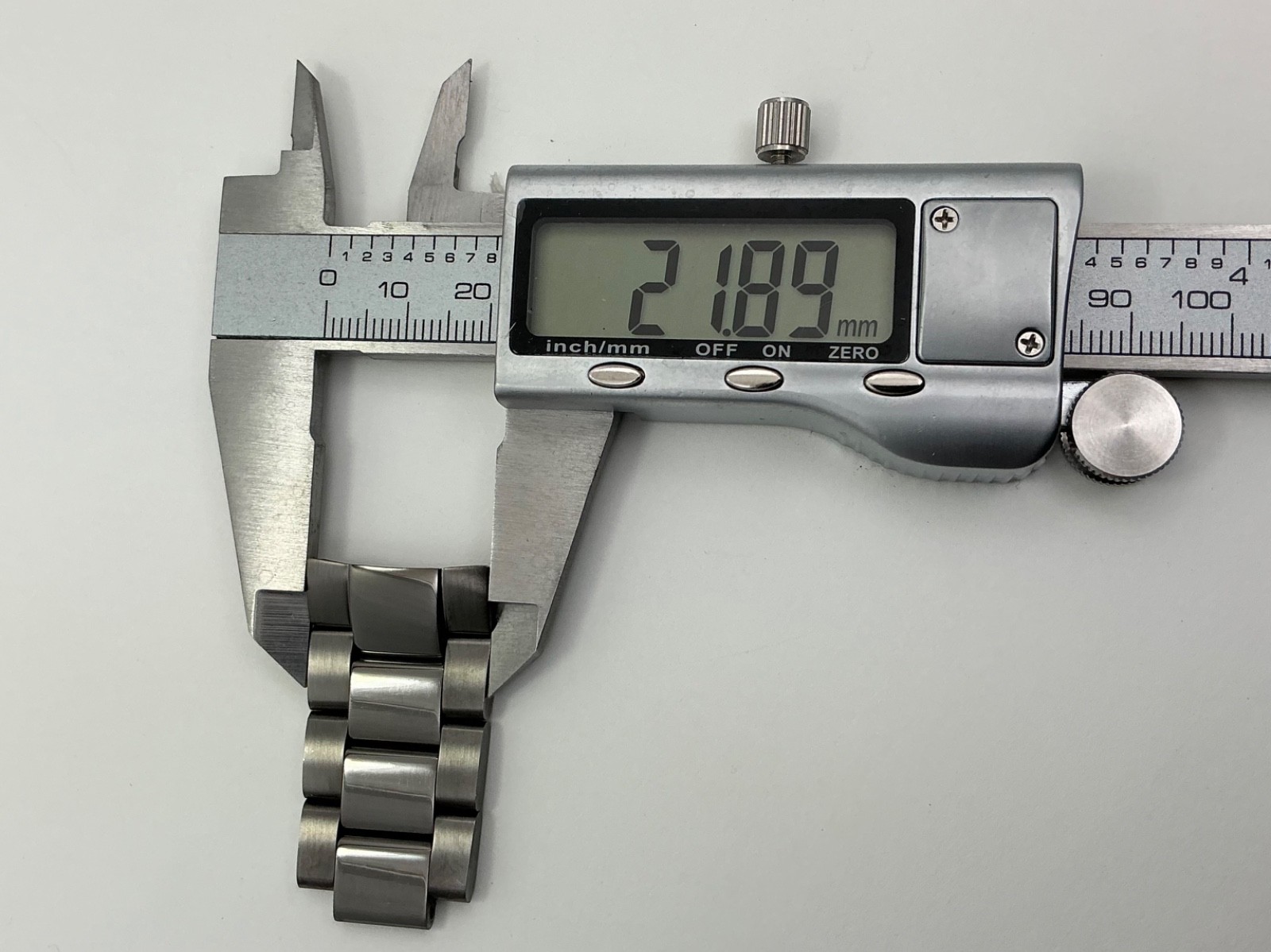 Bulova Model 98B337 Caseback C9692080 Gunmetal CONTINUOUS Partial Band