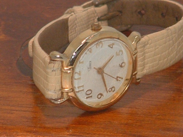 Pre-Owned Women’s Timex Casual Analog Watch (For Parts)