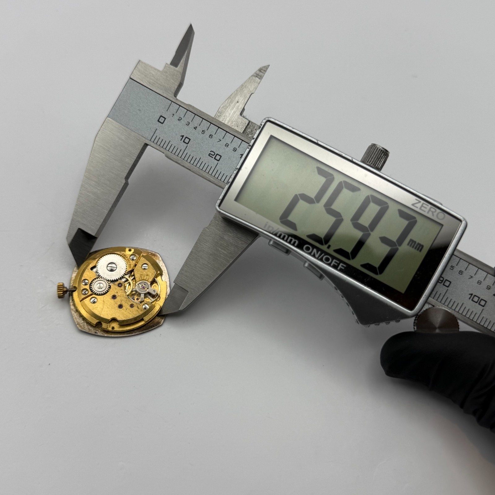 Peseux 7056 Watch Movement Rotary 17 Jewels Incabloc Date Manual Wind Parts 26mm