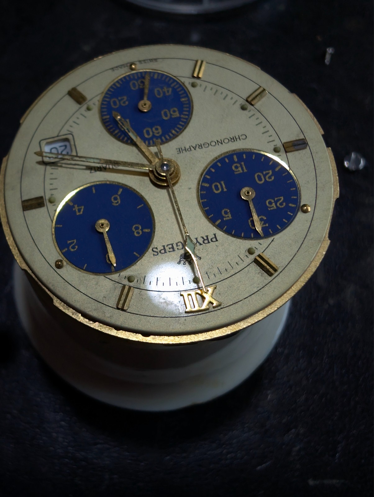 ETA – 251.272 – 22 jewels – SWISS MADE – QUARTZ