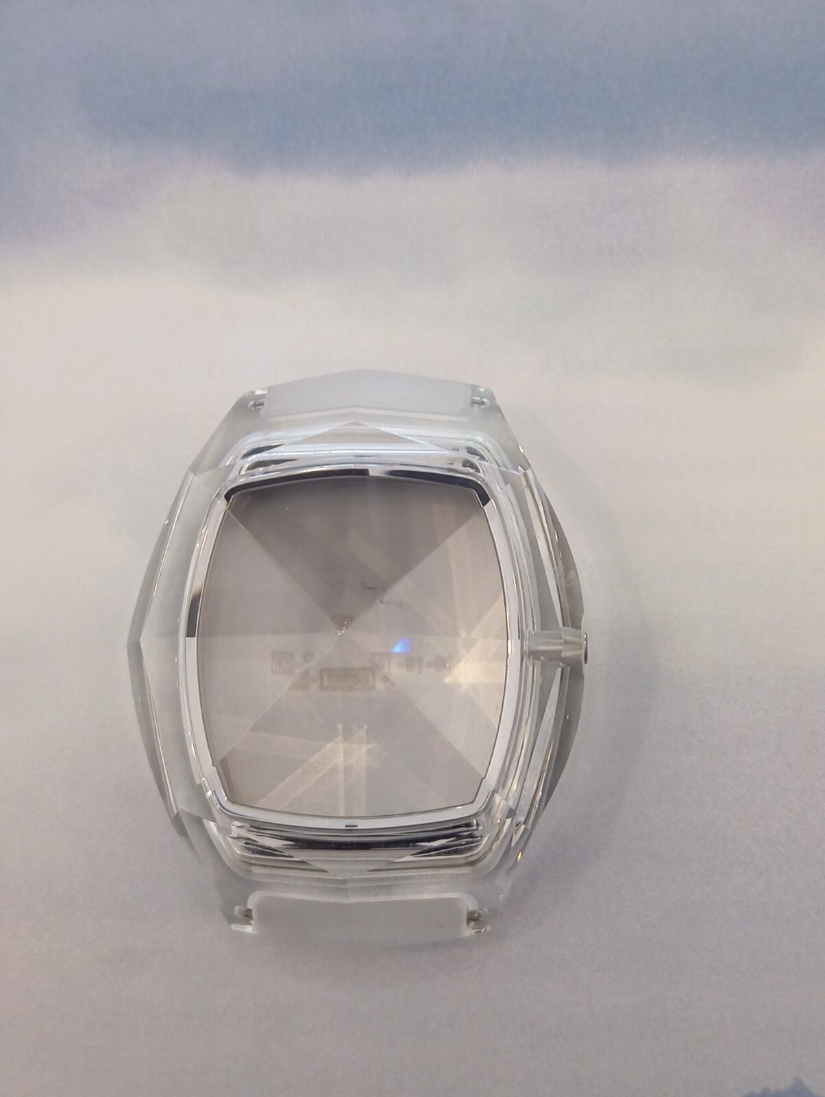 CHRONOTECH PRISMATIC CRYSTAL CASE REF 7888M NEW