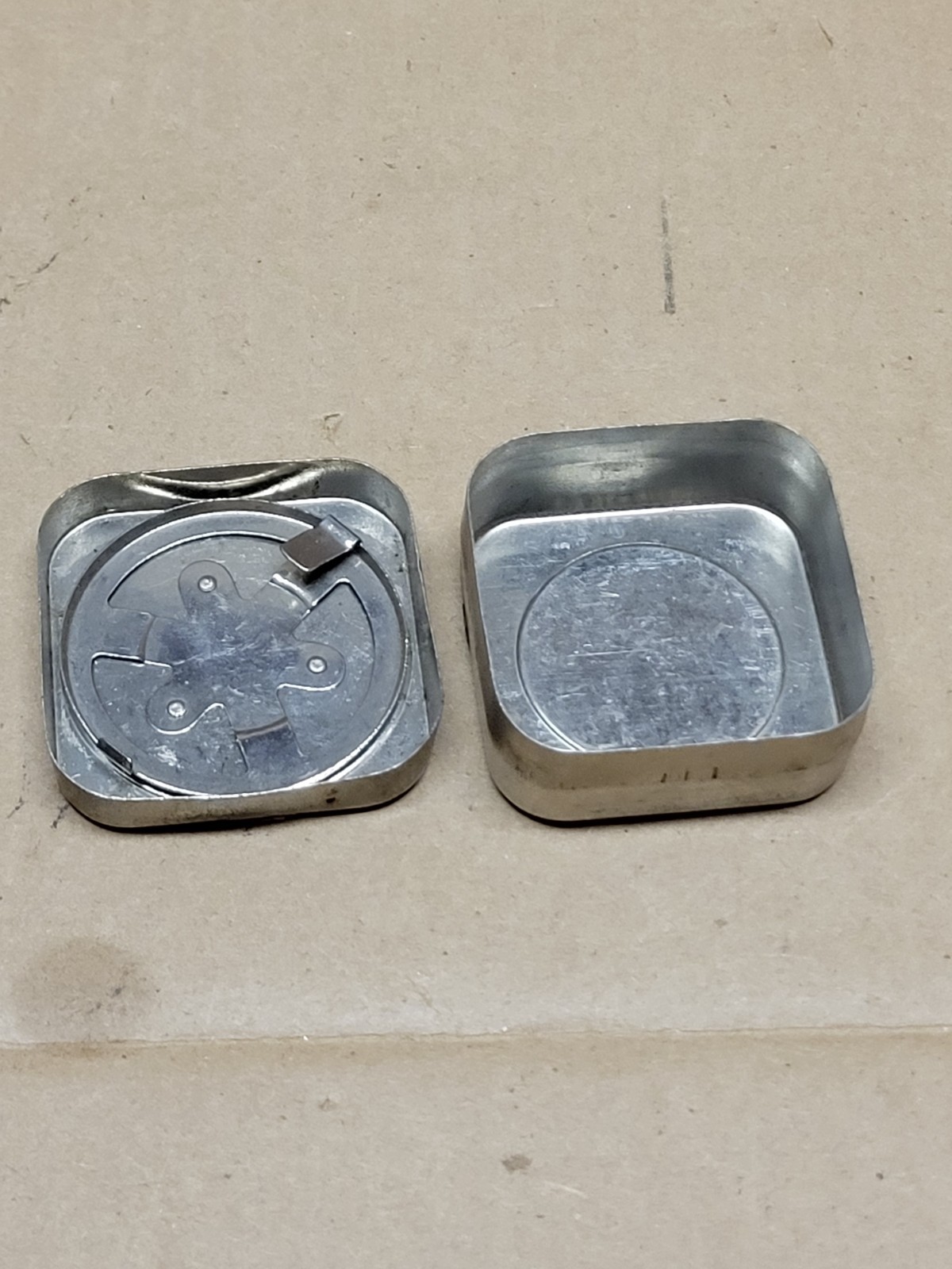 1 ILLINOIS Watch Company GLASS Movement Shipping Tin Container Case 12 Size Lt3