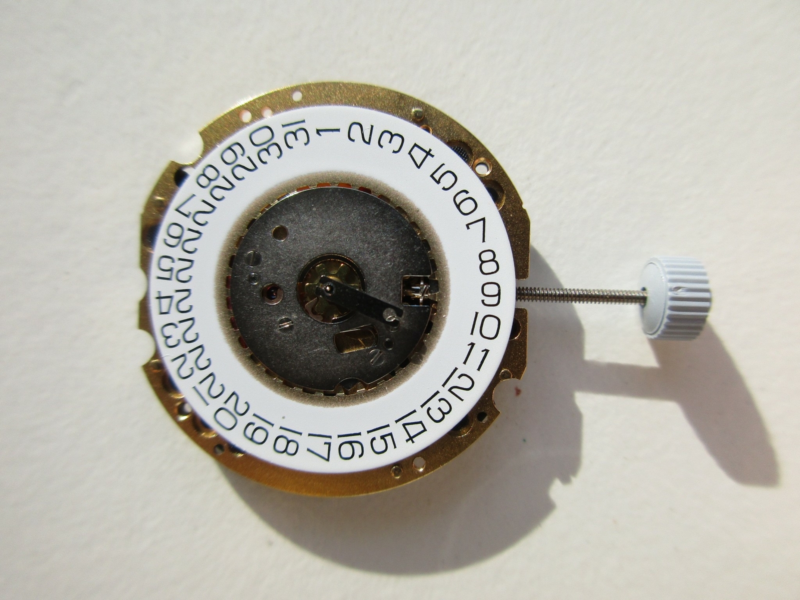 Ronda 10½”‘ Swiss cal. 705 N.O.S. 5 jewels watch movement – date at 3