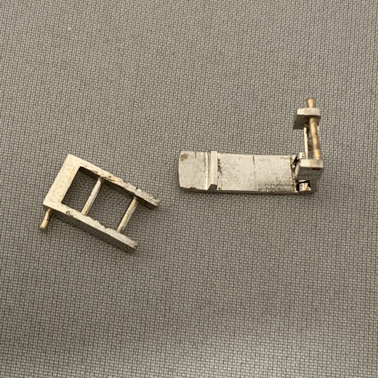 18k White Gold Stamped 750 Folding Clasp Buckle Bark Finish 5 mm Rare Vintage