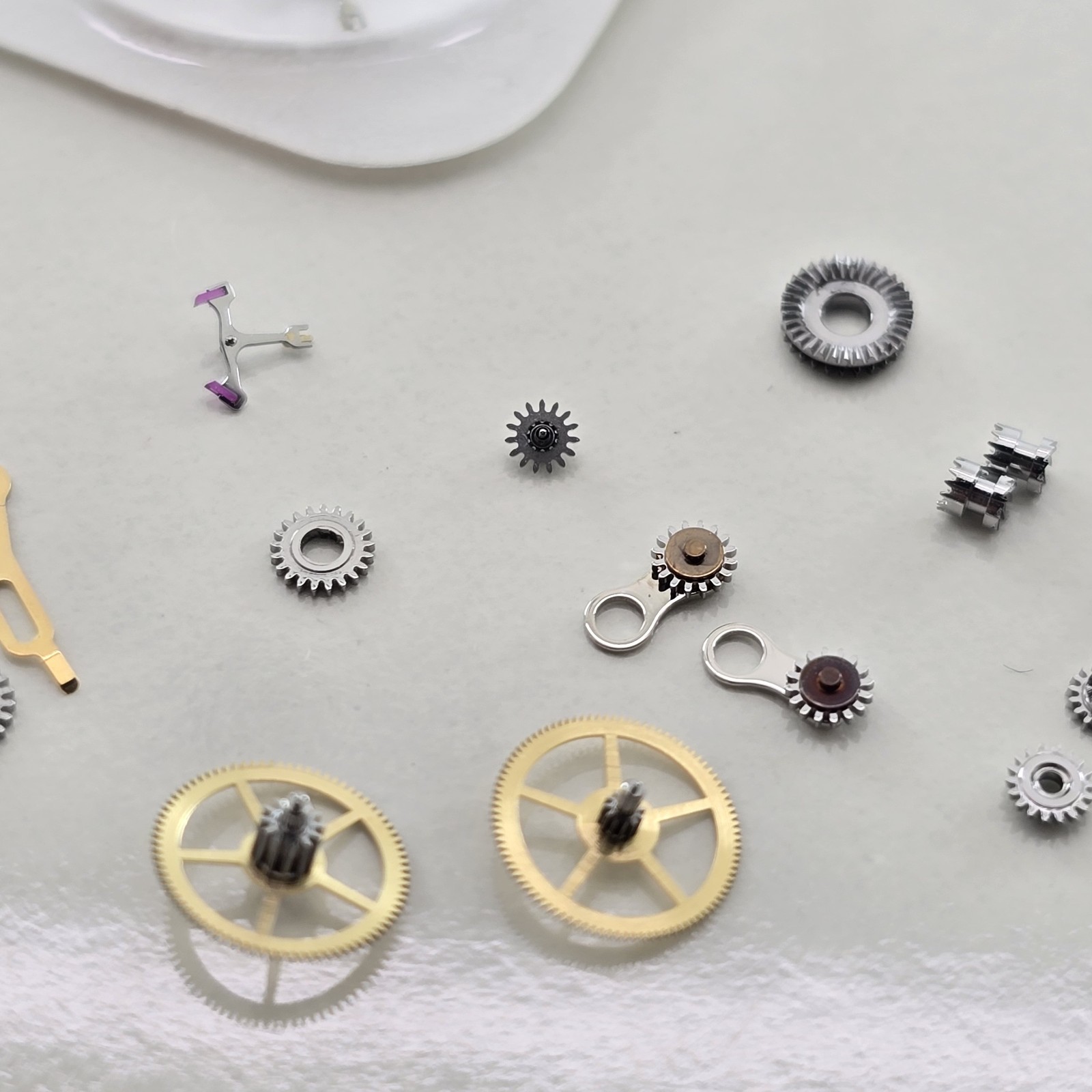 ROLEX SUBMARINER DATEJUST WATCH 3130 MOVEMENT PARTS X 19 (NOS & GENUINE)