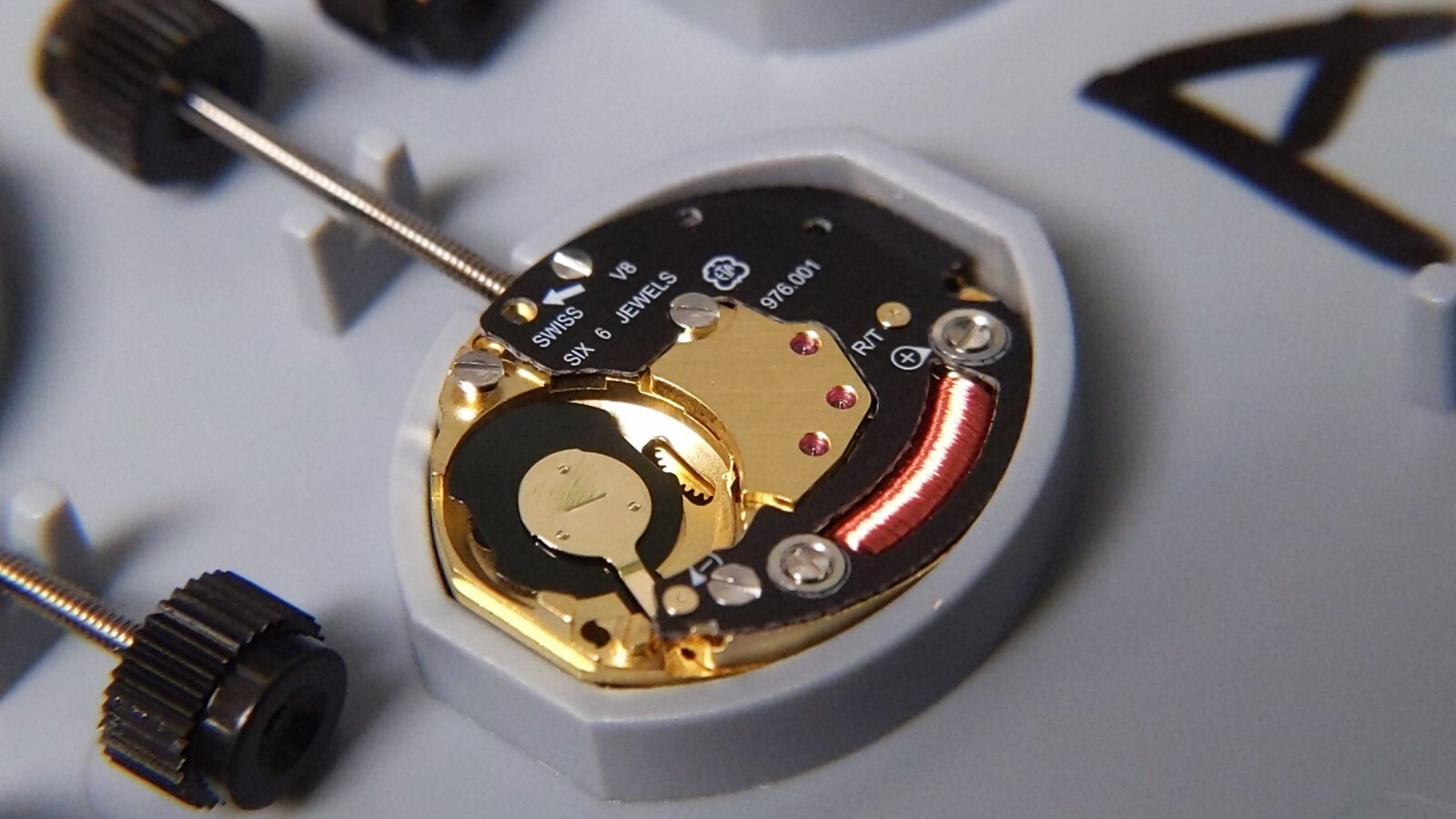 ETA 976.001 watch movement SS1 V8 Aig 1 (H1) NEW yellow 2 hands SS1