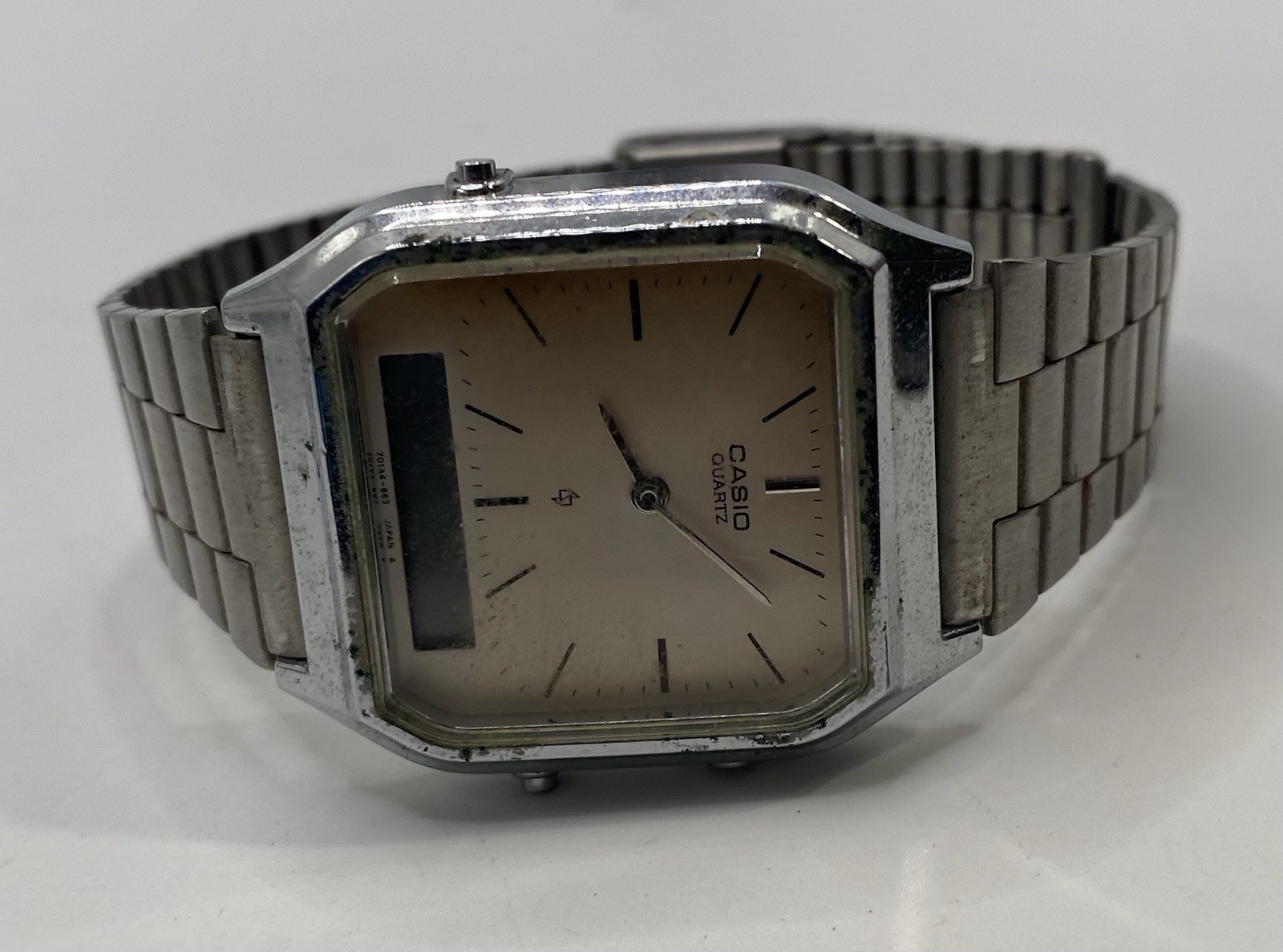 Casio 308 AQ-222 SS Quartz Vintage Men’s Watch For Parts See Description