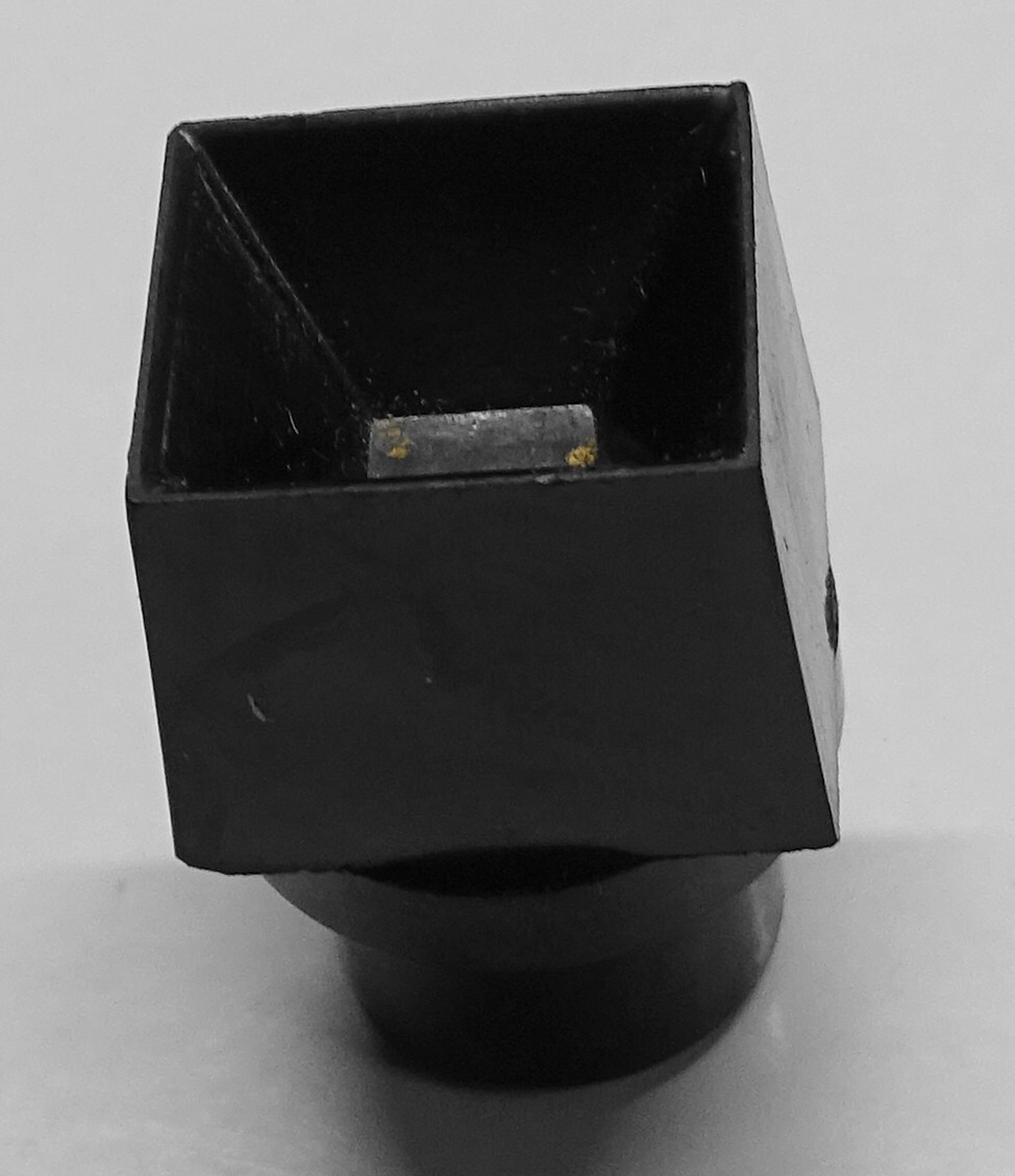 Robur Square Block 15 X 17 Mm Glass Base Plate In Bakelite