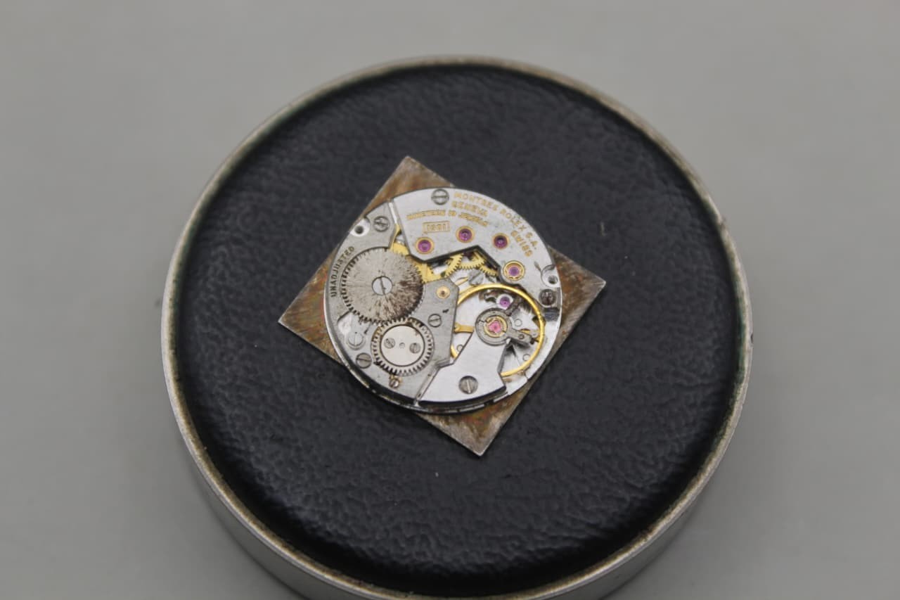 Rolex cellini 1600 movement with dial and hands – For parts or project only