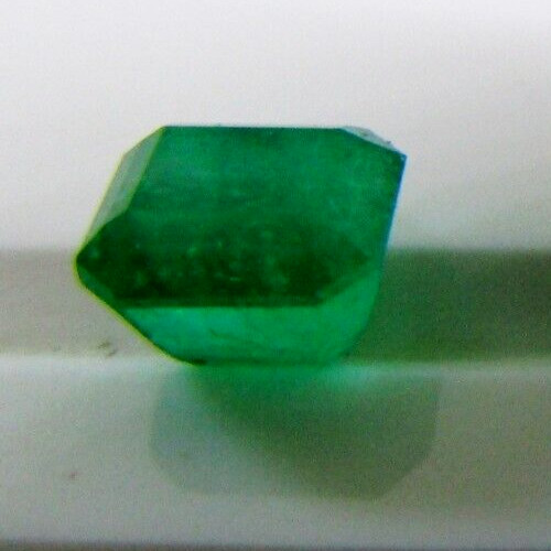 NATURAL Emerald clean with a magnifying glass square @ 4.5 x 4.8 mm 0.5 cts