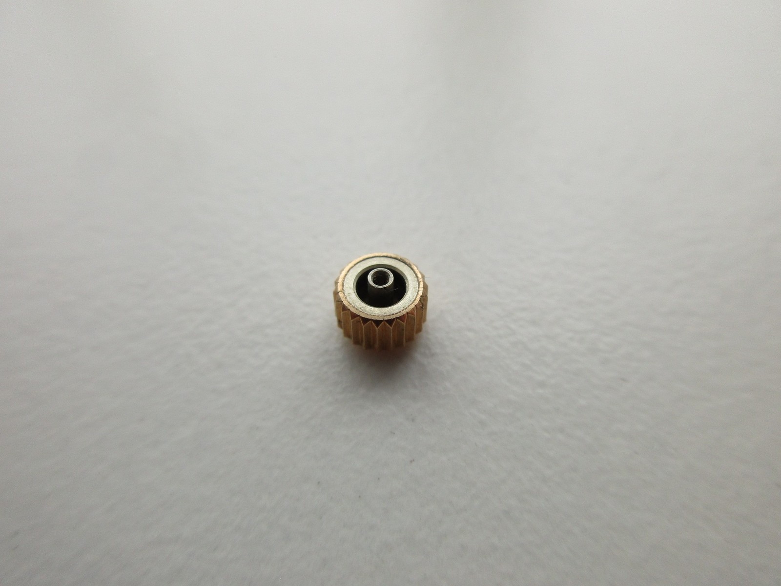Enicar gold plated ø 4.9 mm watch crown N.O.S Swiss – stem thread 0.9 mm H3.2