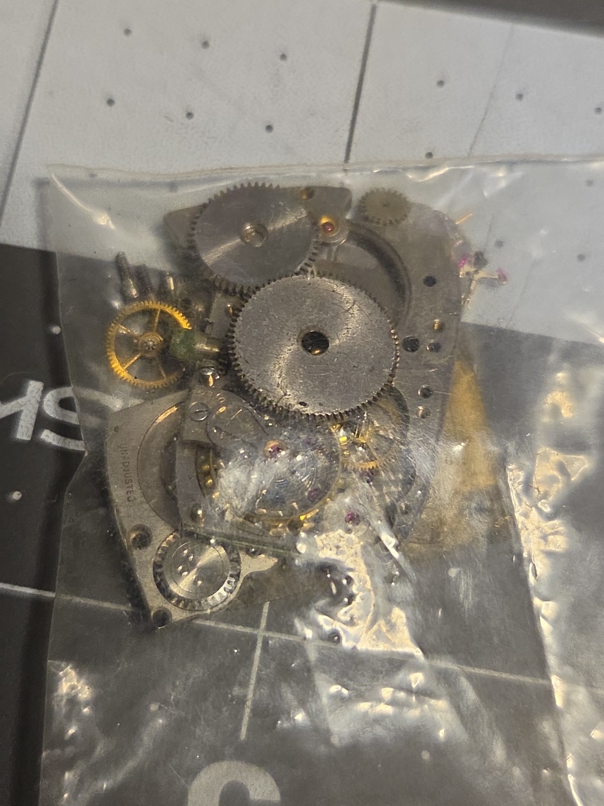VINTAGE MEN’S LONGINES WRIST WATCH MOVEMENT, CAL. 9L, 17 JEWEL IN PARTS