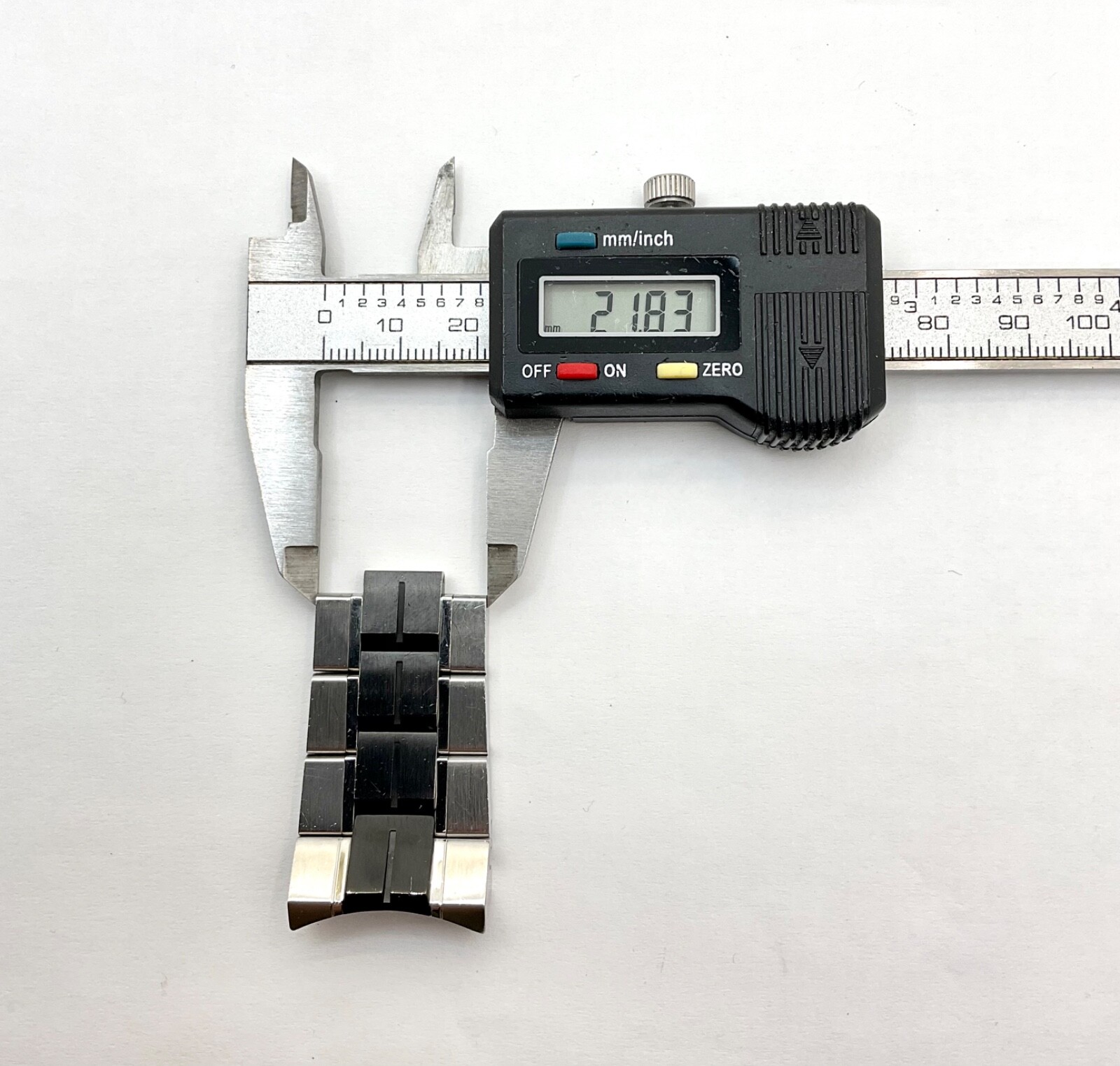 Bulova Model 98B180 Caseback C9601036 Two Tone Partial Band NON REMOVABLE LINKS