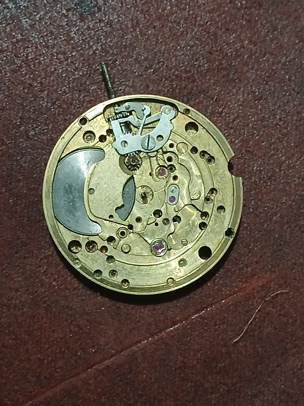 vintage Elgin 988 mechanical watch movement featuring 17 jewels