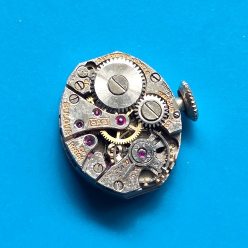 VINTAGE LADIES BULOVA CALIBER 5AB 17 JEWEL WRIST WATCH MOVEMENT KEEPING TIME