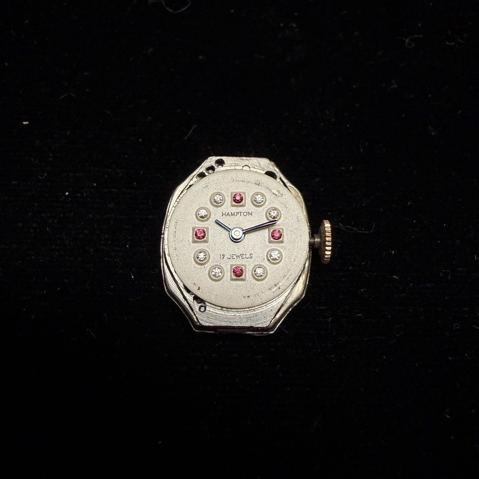 LADIES BULOVA 17J 6AM BXW Watch Movement Hampton Dial Runs Needs Serviced Read