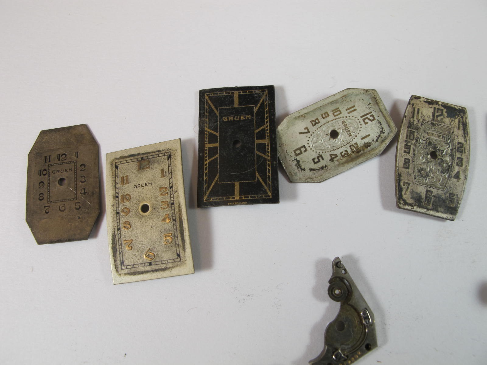 GRUEN CALIBER 153 WATCH MOVEMENTS + DIALS