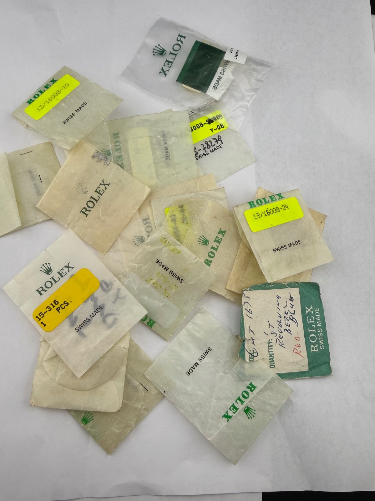 1 lot of old empty used Rolex packages.