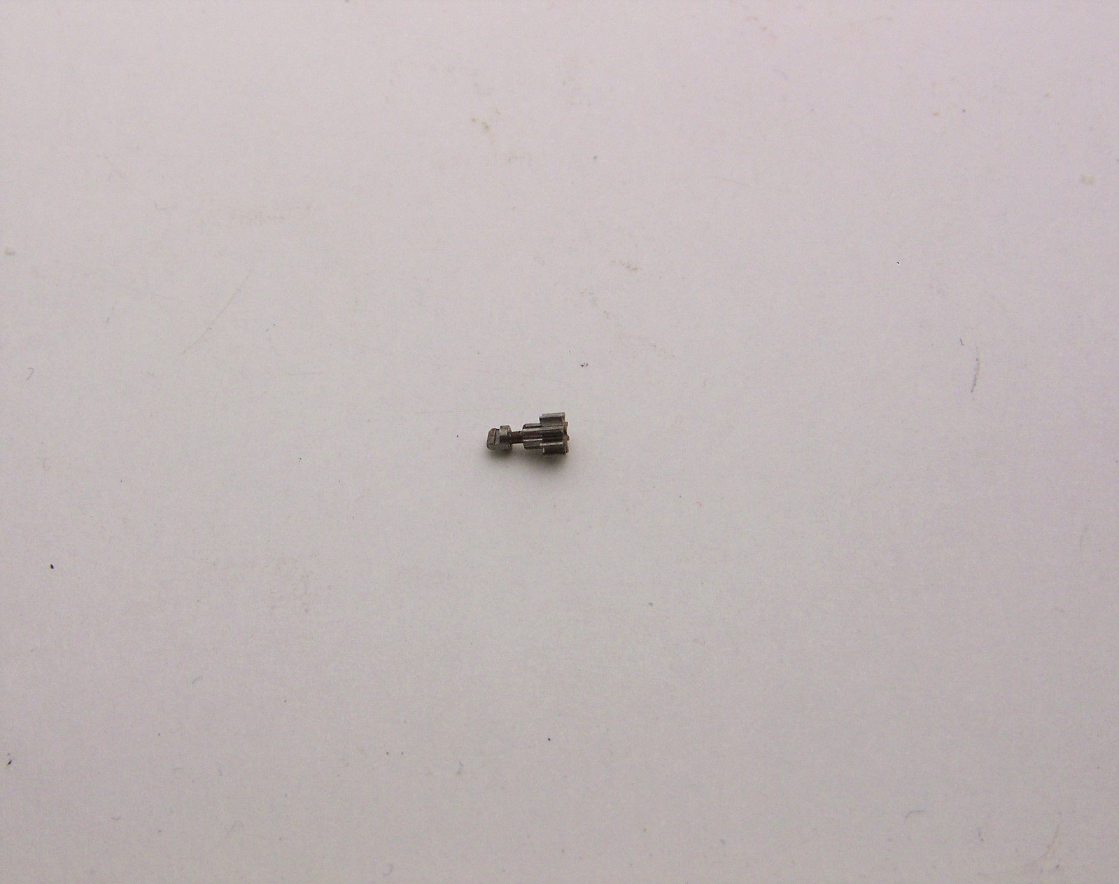 One Genuine NOS Bulova Accutron 218 Geared Bezel Stem Pinion For Model 781 , 789