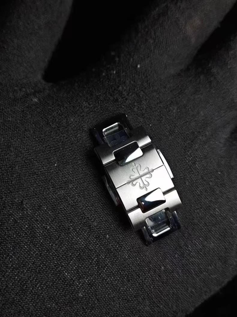 For Patek Philippe Nautilus5712 5711 5726 5811 Strap with Steel Deployment Clasp