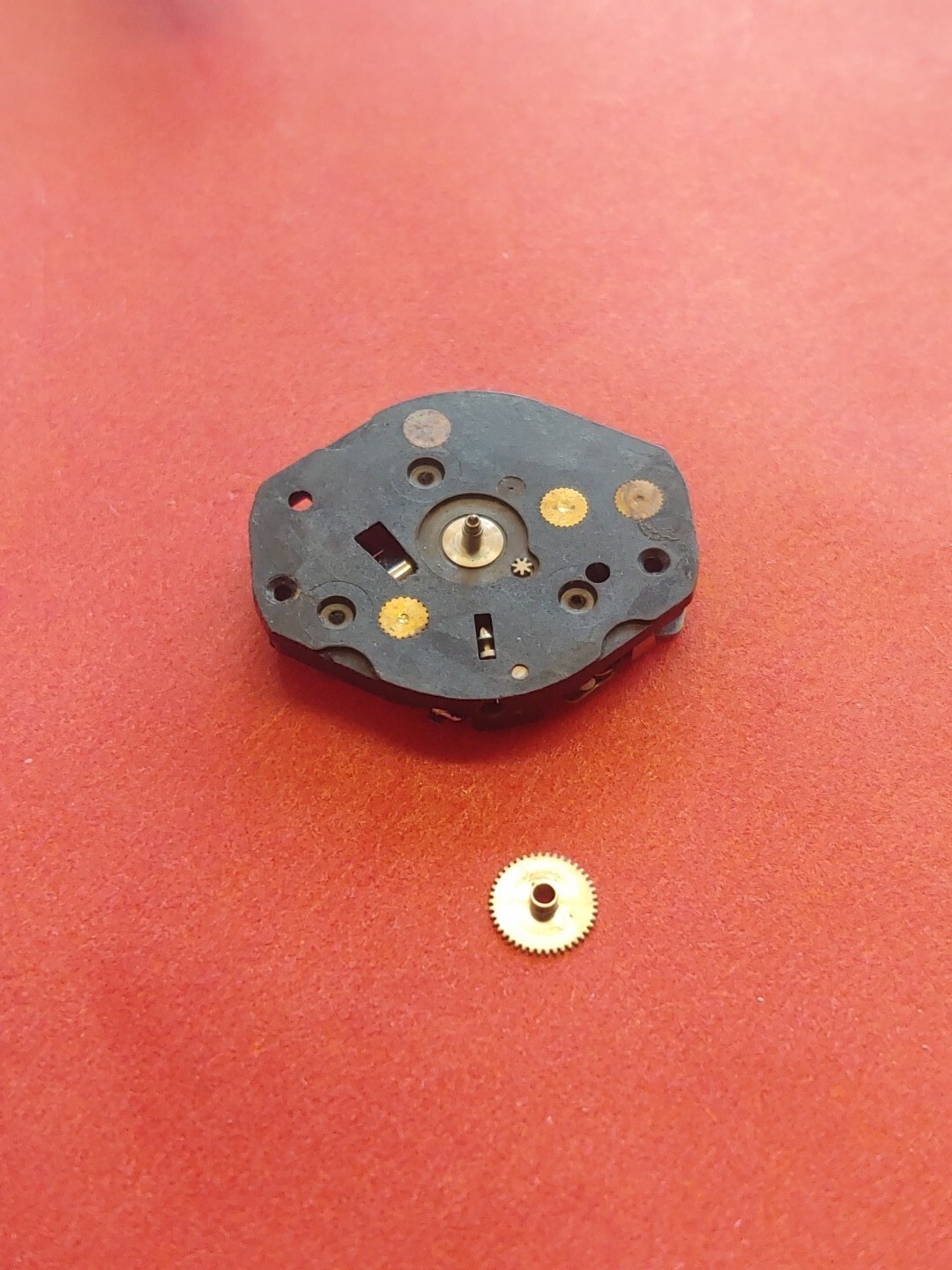 ShioJiri Y121A Quartz Movement. 3 Hand. Sets, Runs, Keeps Time 24 Hrs.