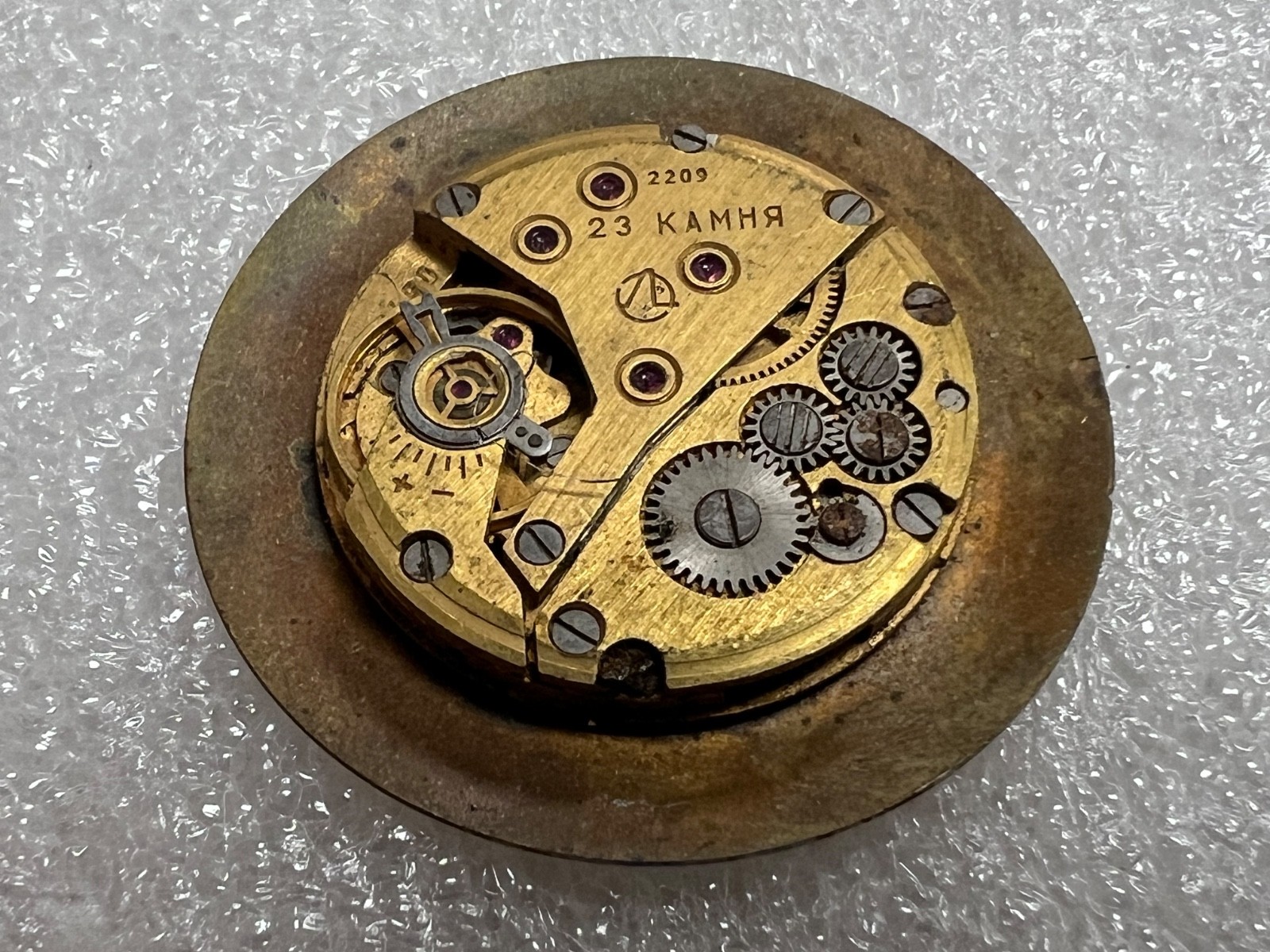 USSR LUCH movement 2209 caliber Gold Plated watch mechanism. FOR PARTS .