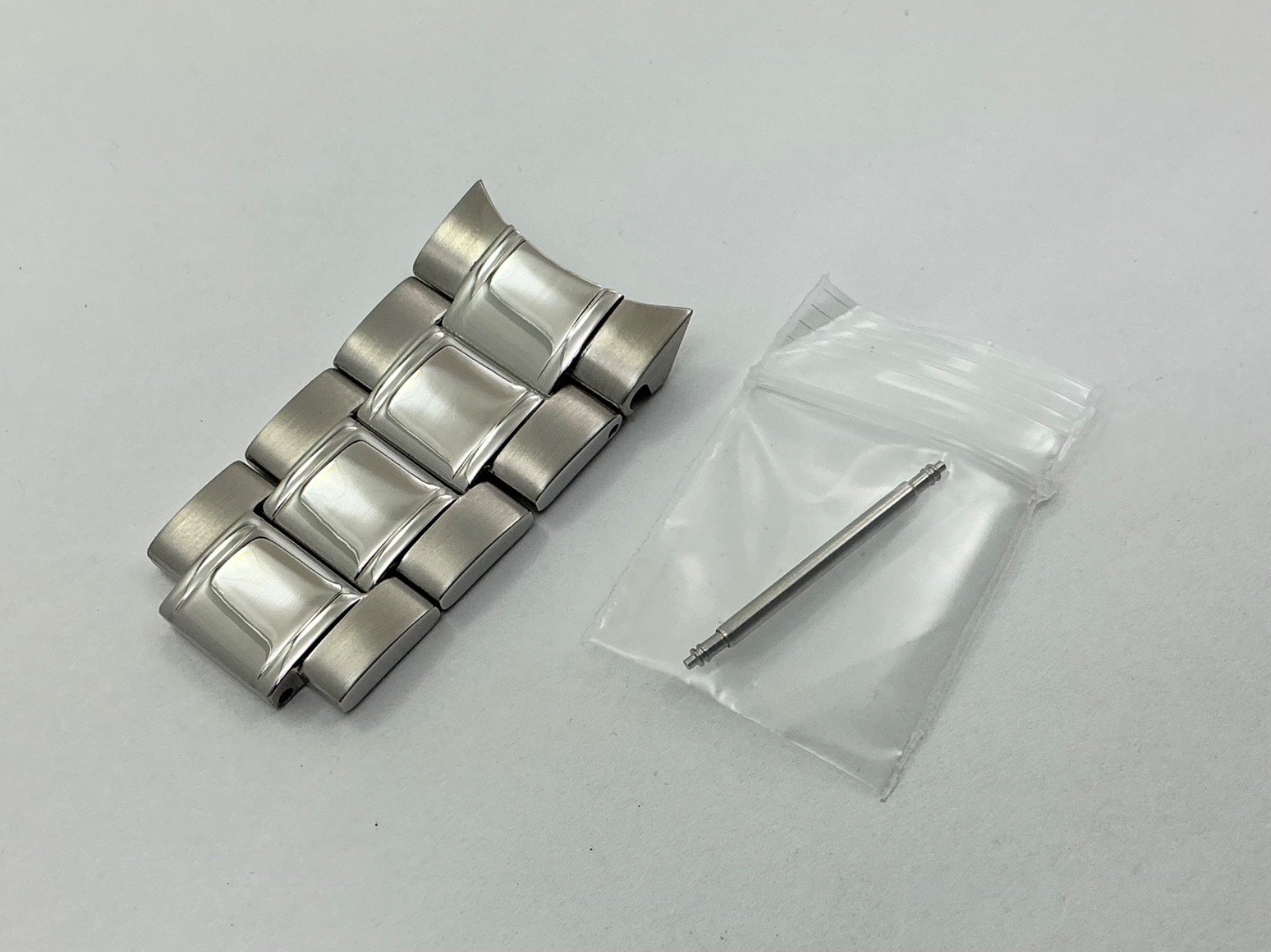Bulova CONTINUOUS Partial Band Model 96B256 Caseback C8601294 Stainless Steel