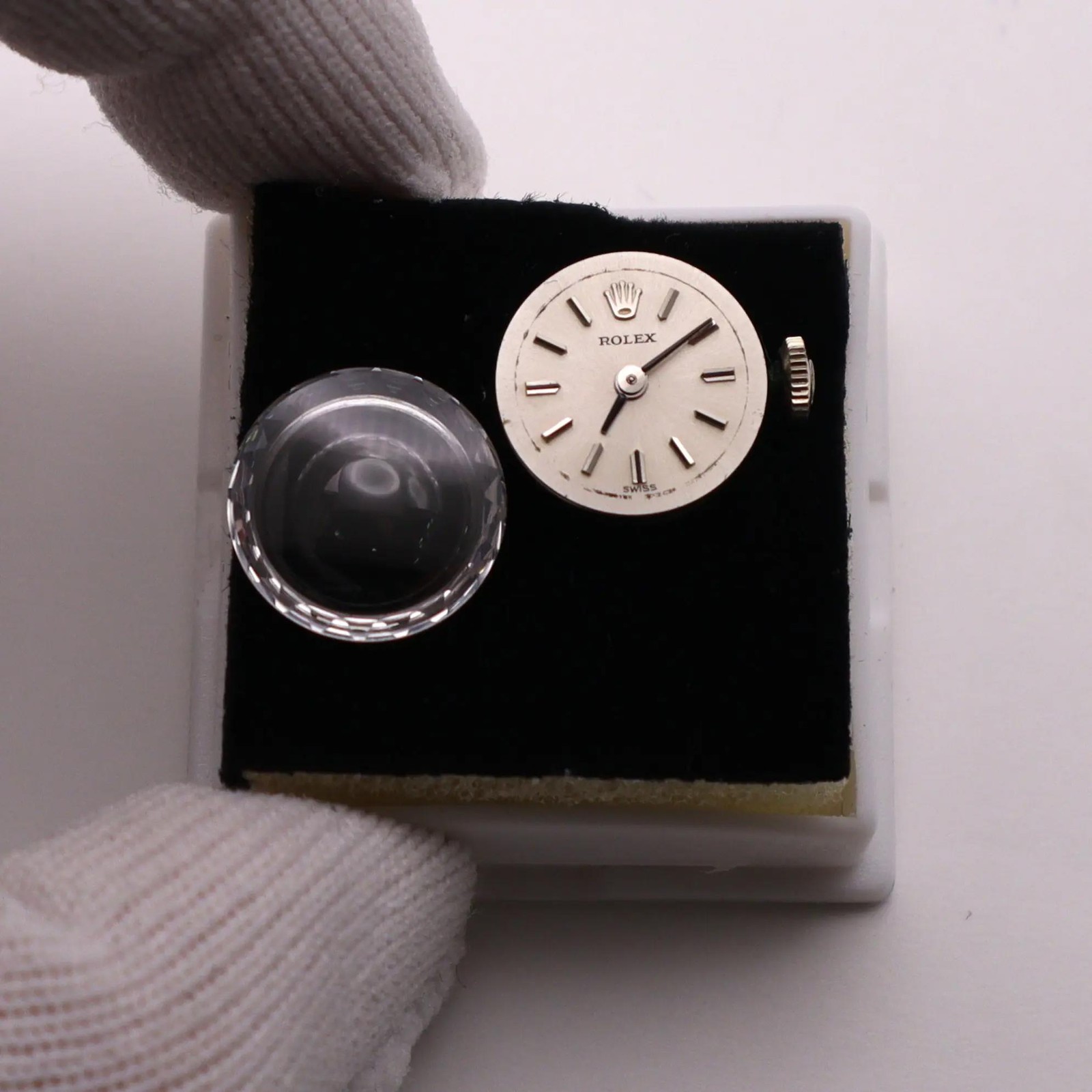 Rolex 17 Jewels Silver Dial Crystal Movement 1400