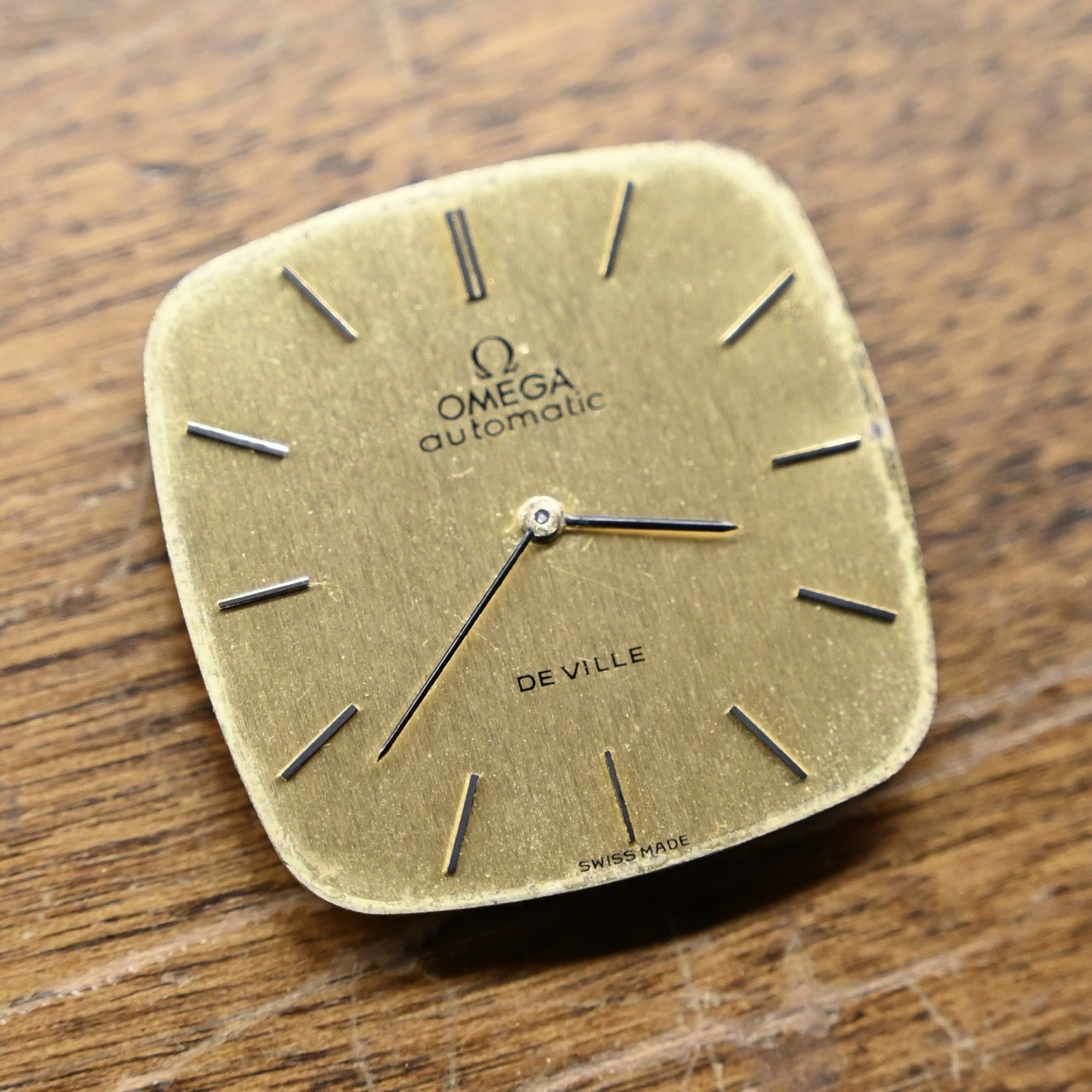Omega De Ville Cal. 711 Automatic Watch Movement Dial Hands Crown Runs 24 Jewels