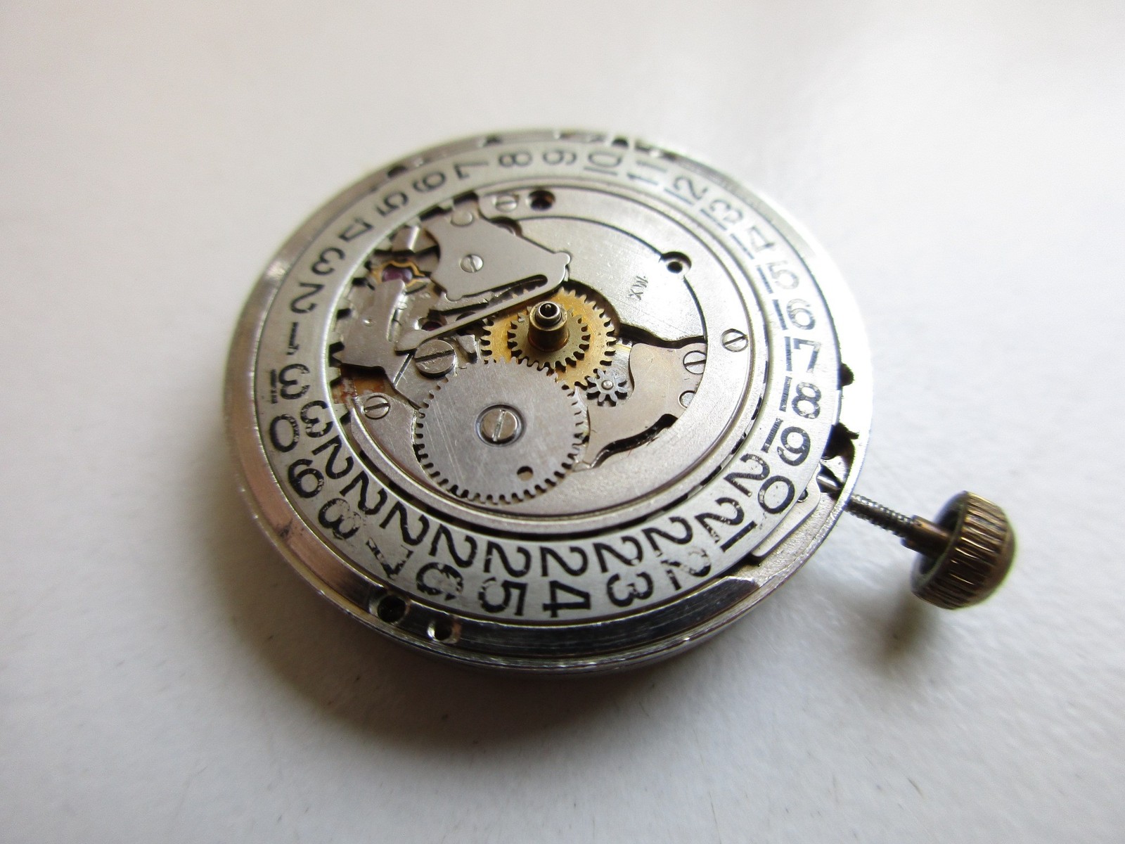 AS A. Schild cal. 1700/01 Swiss watch movement – date at 3 – running